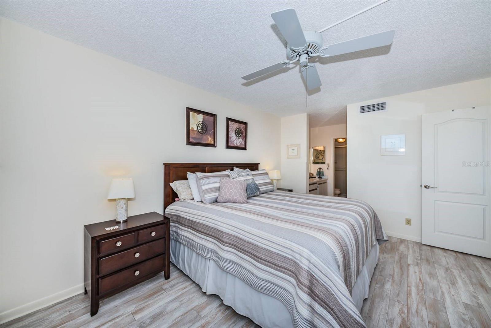 6145 SUN BLVD #404, ST PETERSBURG, FL, 33715