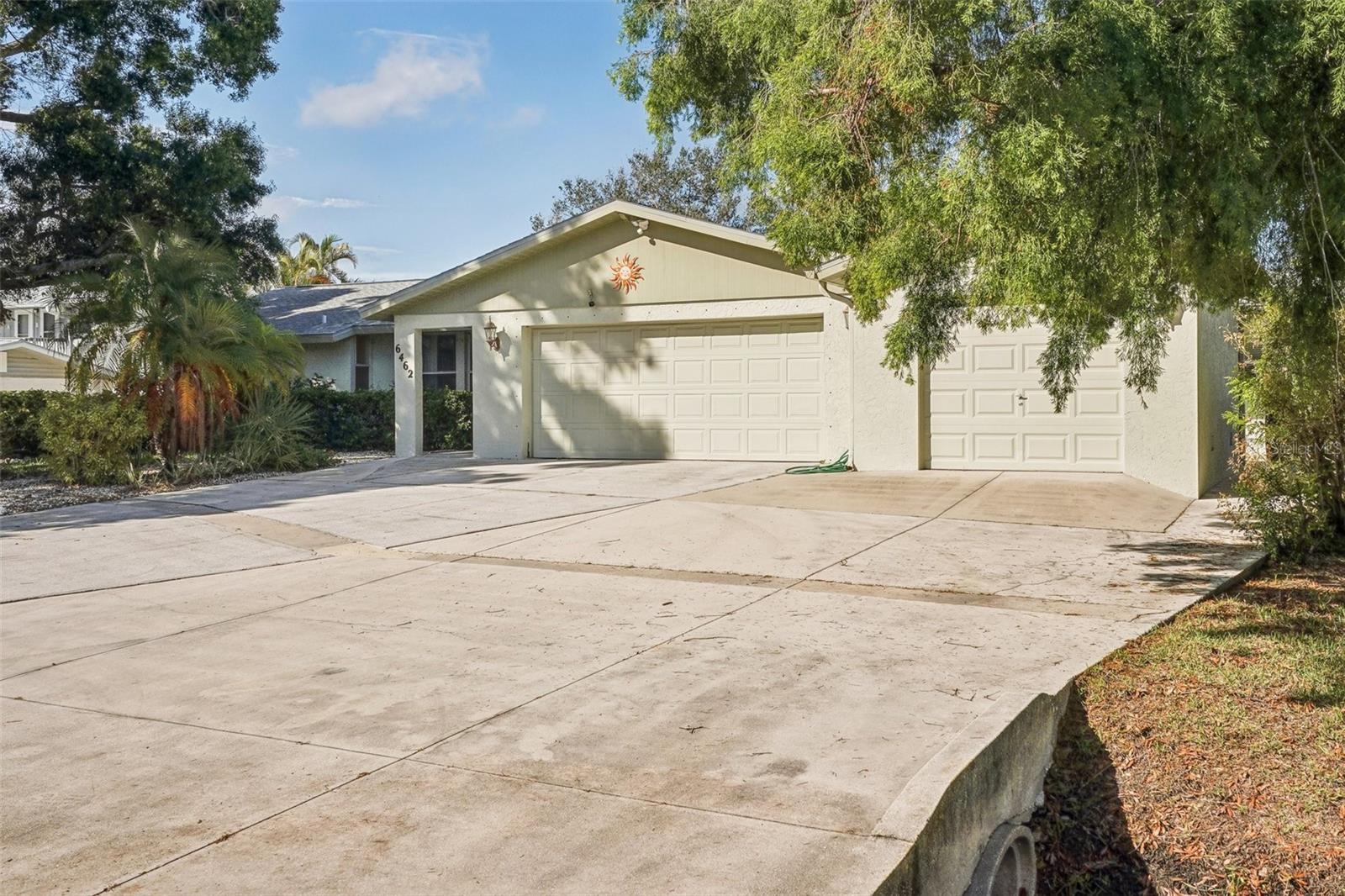 6462 BEECHWOOD AVE, SARASOTA, FL, 34231