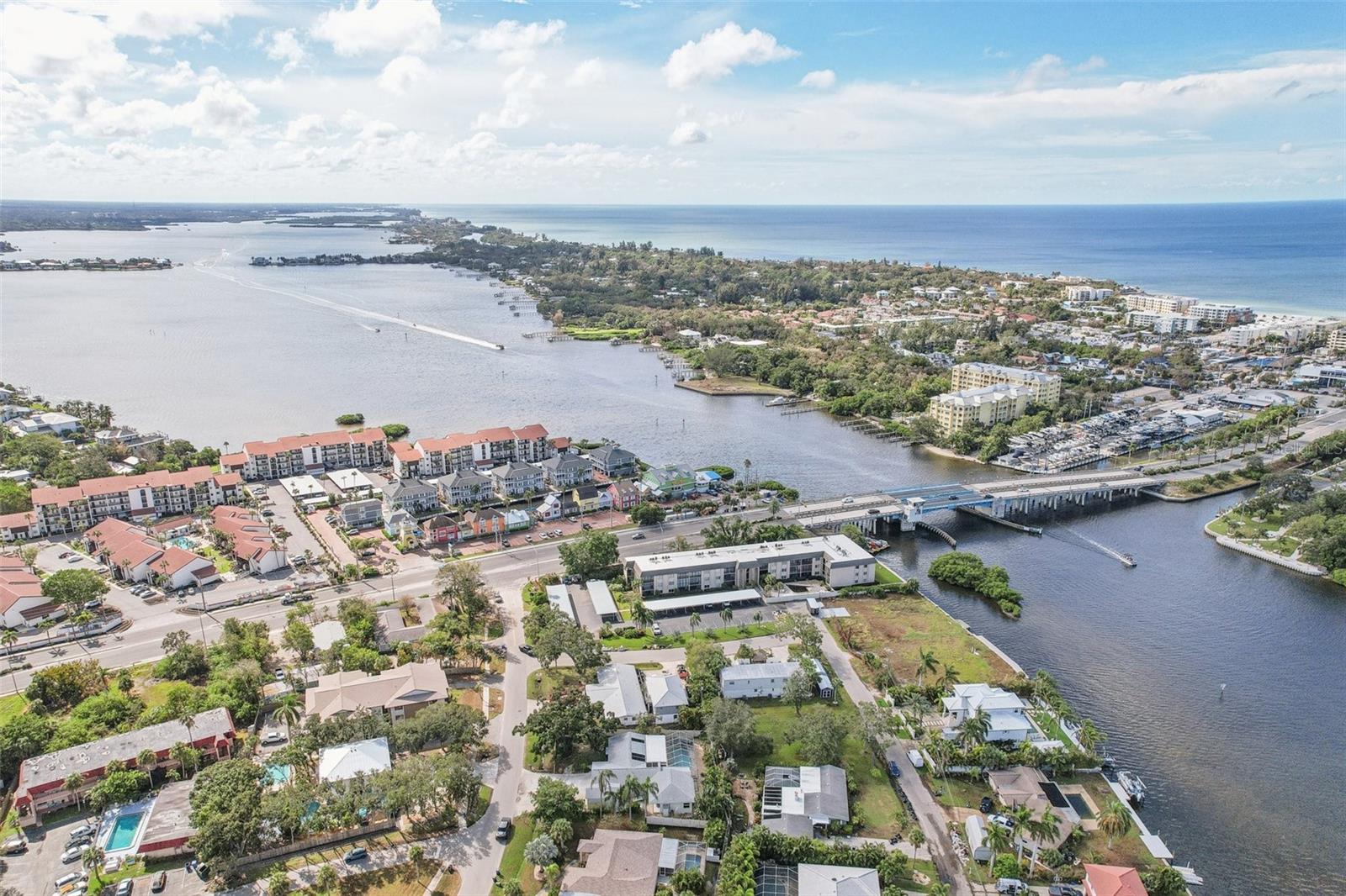 6462 BEECHWOOD AVE, SARASOTA, FL, 34231