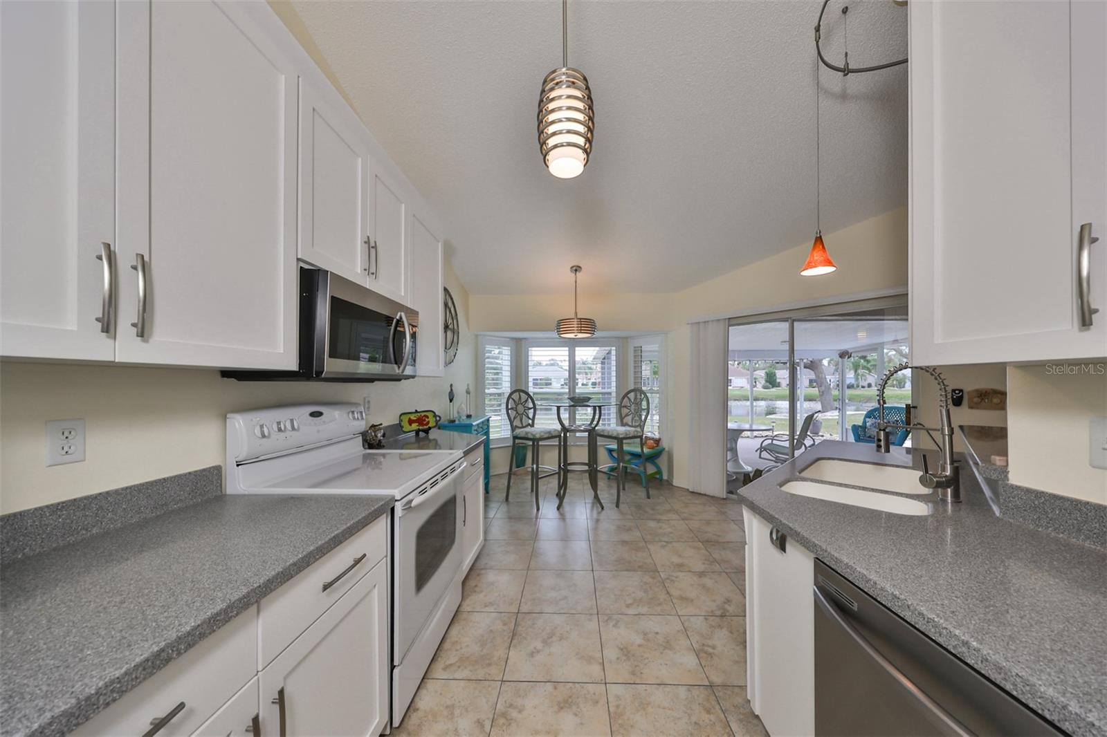 2203 W DEL WEBB BLVD, SUN CITY CENTER, FL, 33573