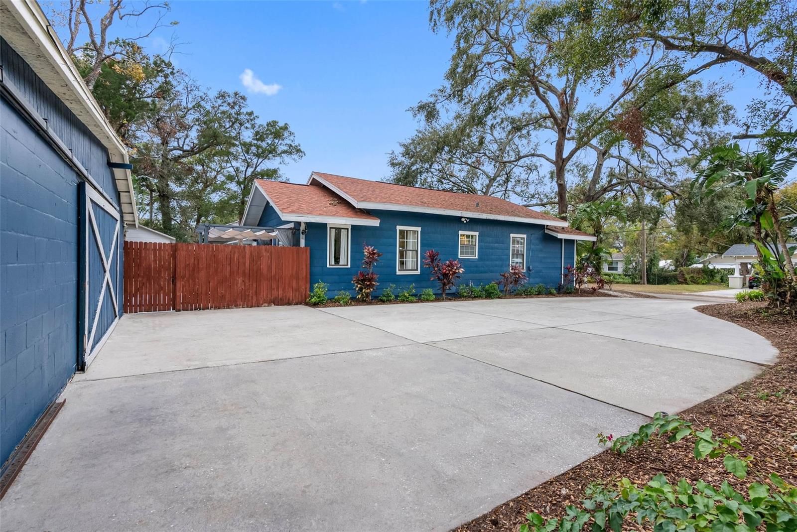 120 W HIAWATHA ST, TAMPA, FL, 33604