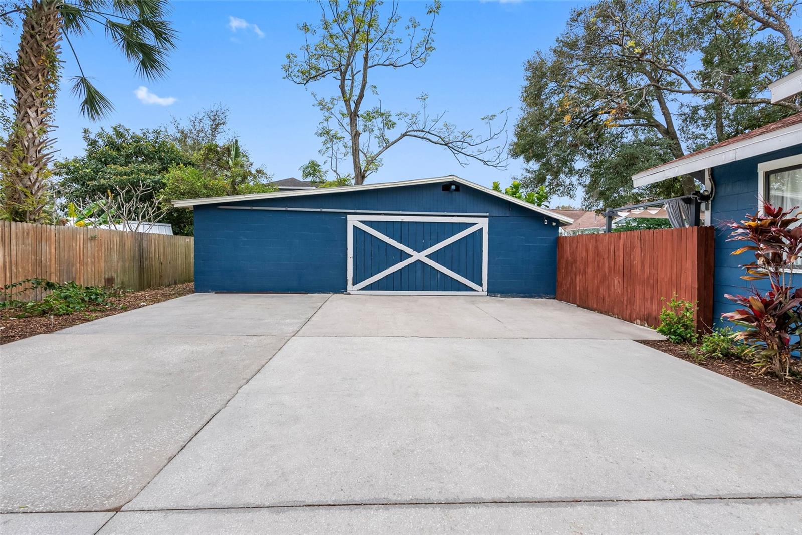 120 W HIAWATHA ST, TAMPA, FL, 33604