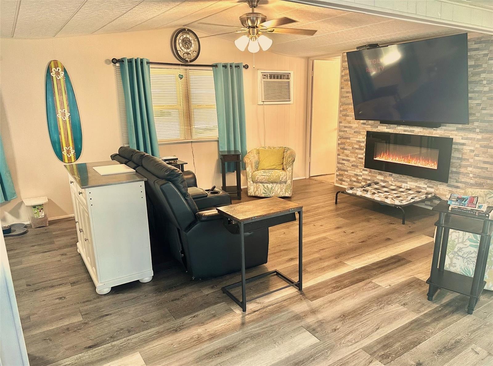 TB8310043 Property Photo