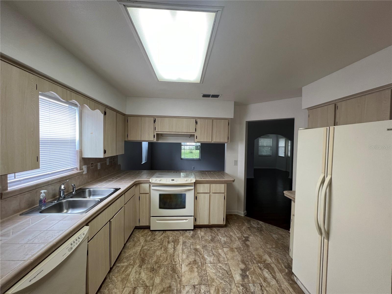 821 DUNDEE CIR, LEESBURG, FL, 34788