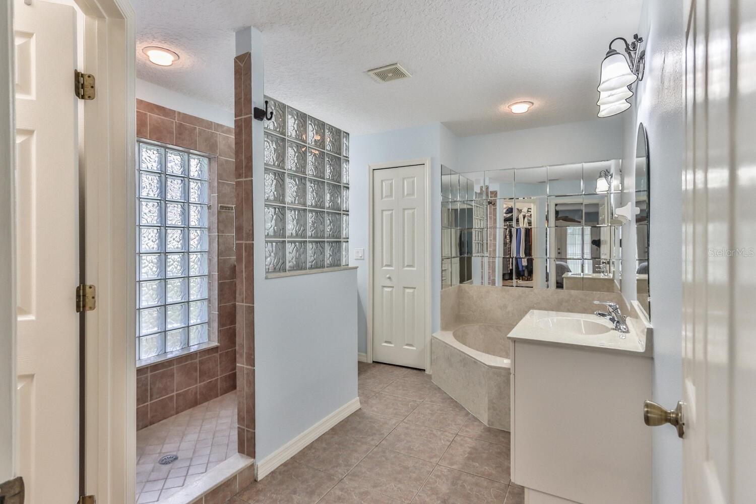 12 S LAKEWALK DR, PALM COAST, FL, 32137