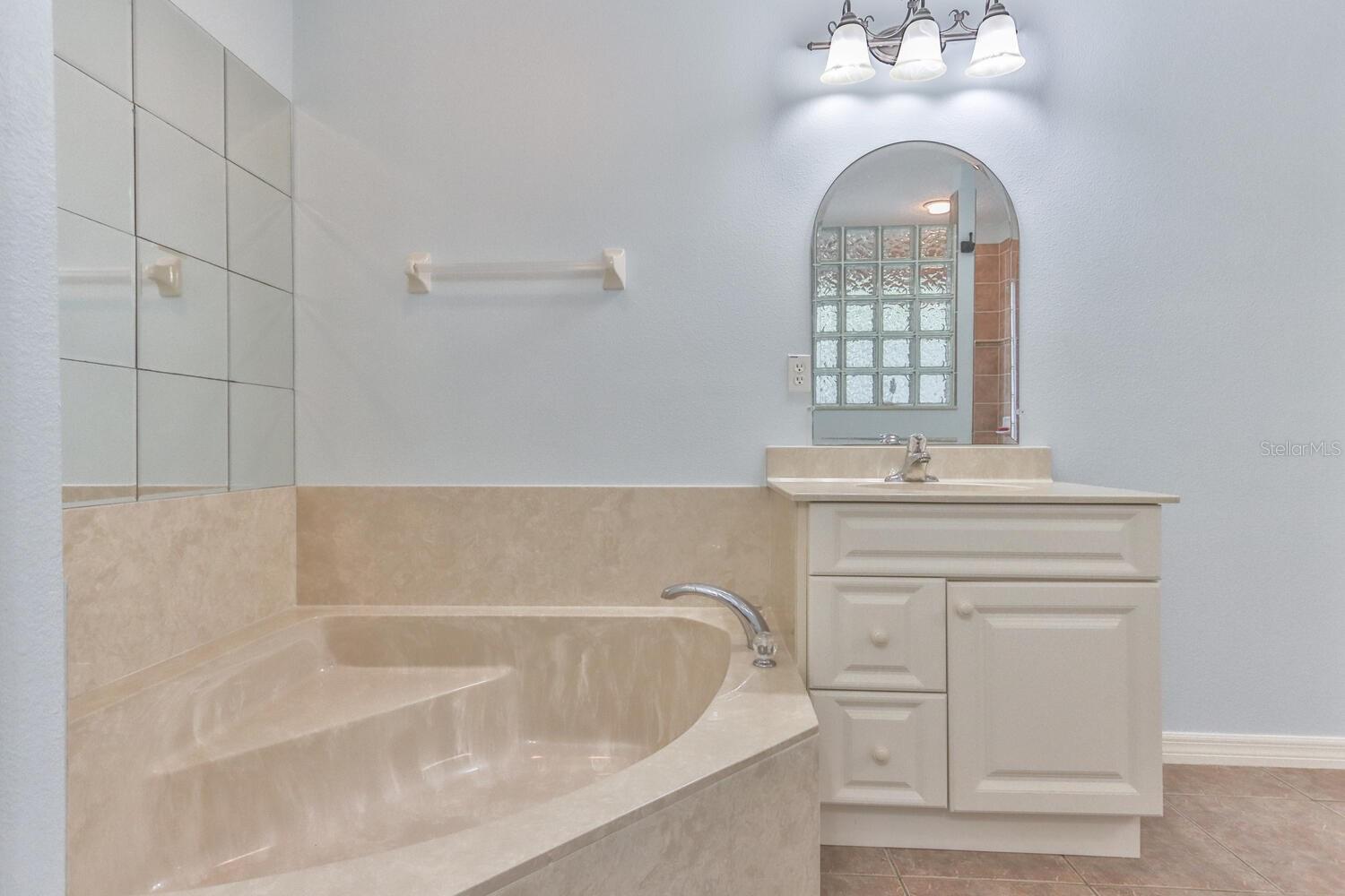 12 S LAKEWALK DR, PALM COAST, FL, 32137
