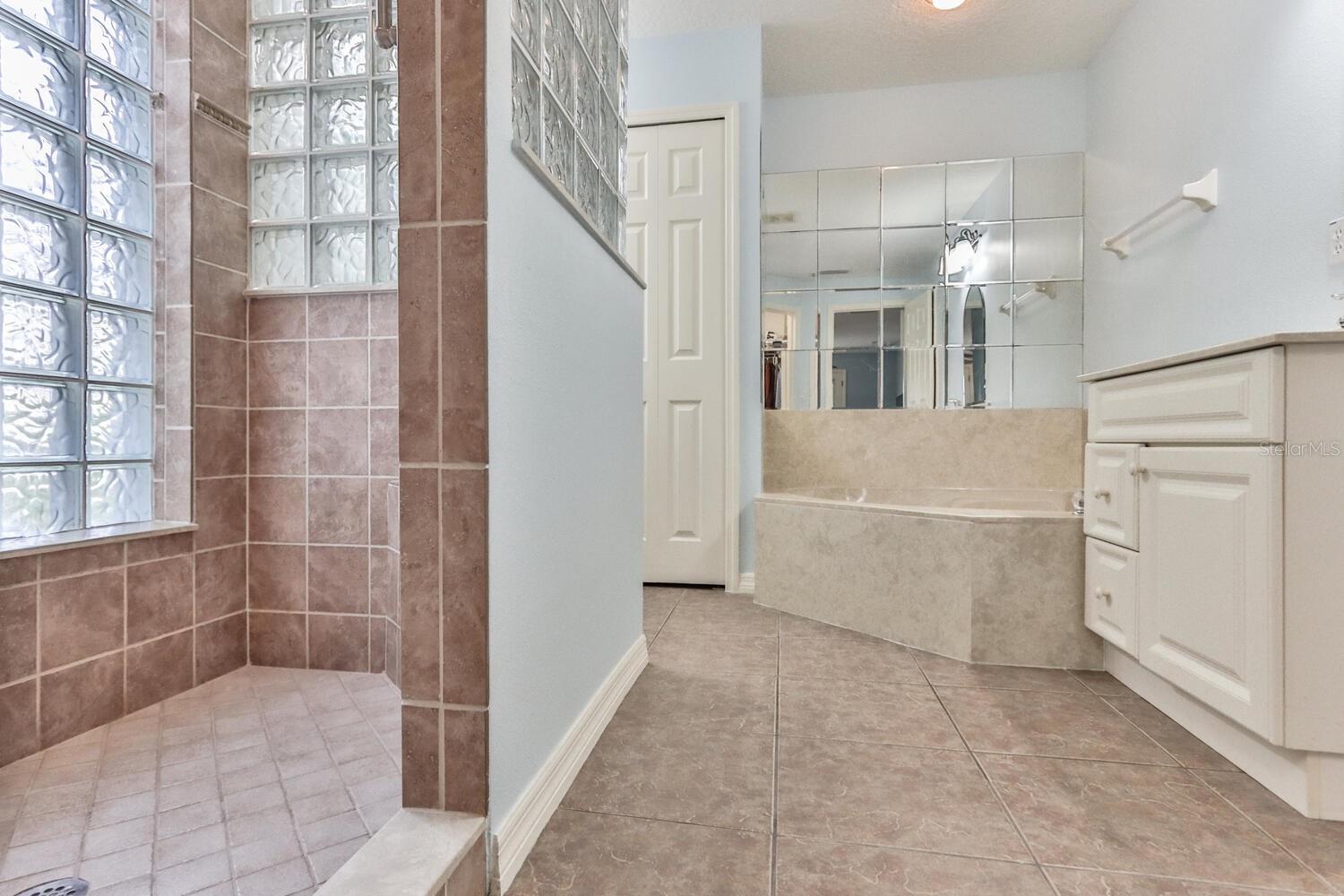 12 S LAKEWALK DR, PALM COAST, FL, 32137
