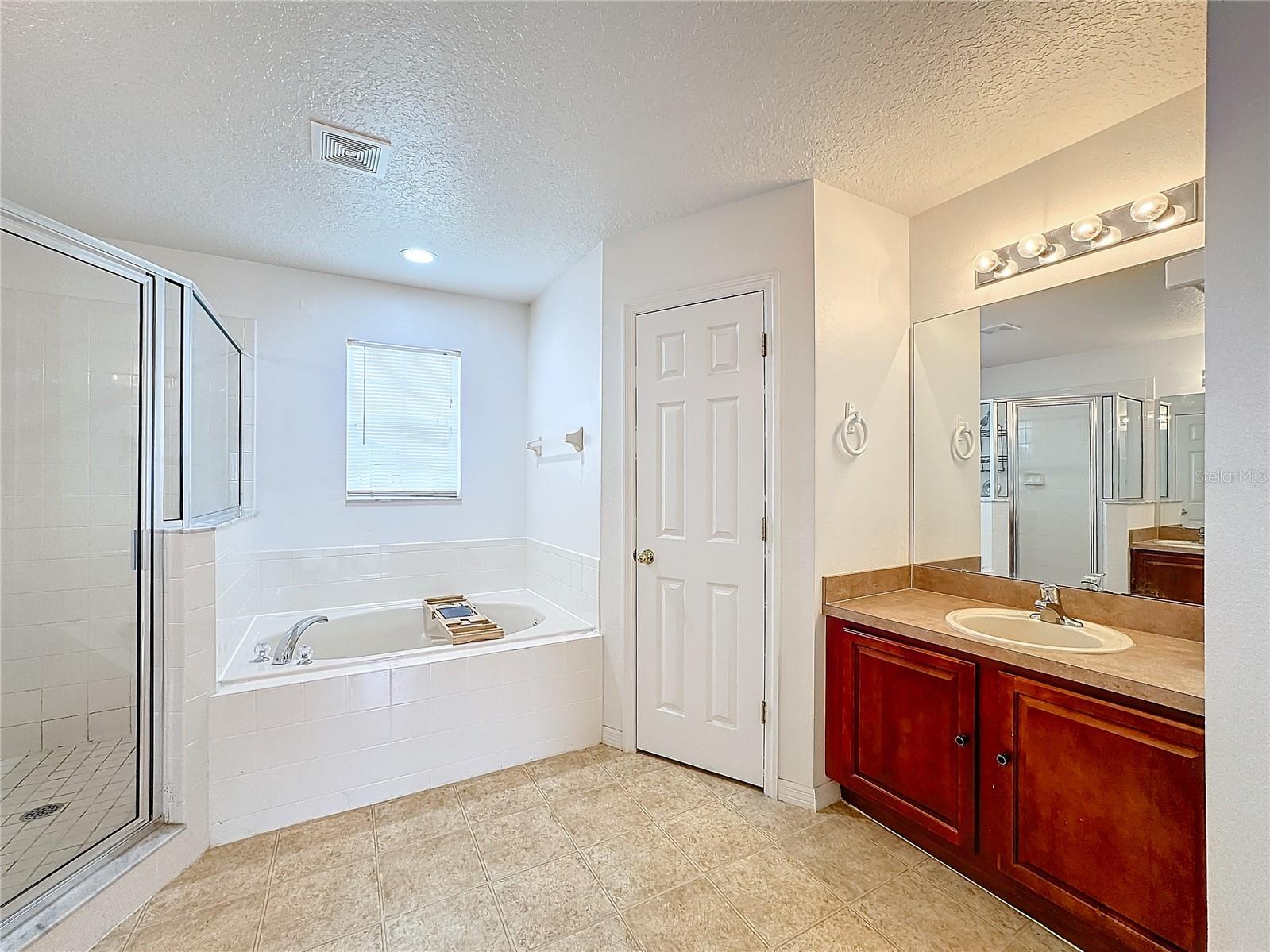 223 ABBOTSBURY DR, KISSIMMEE, FL, 34758