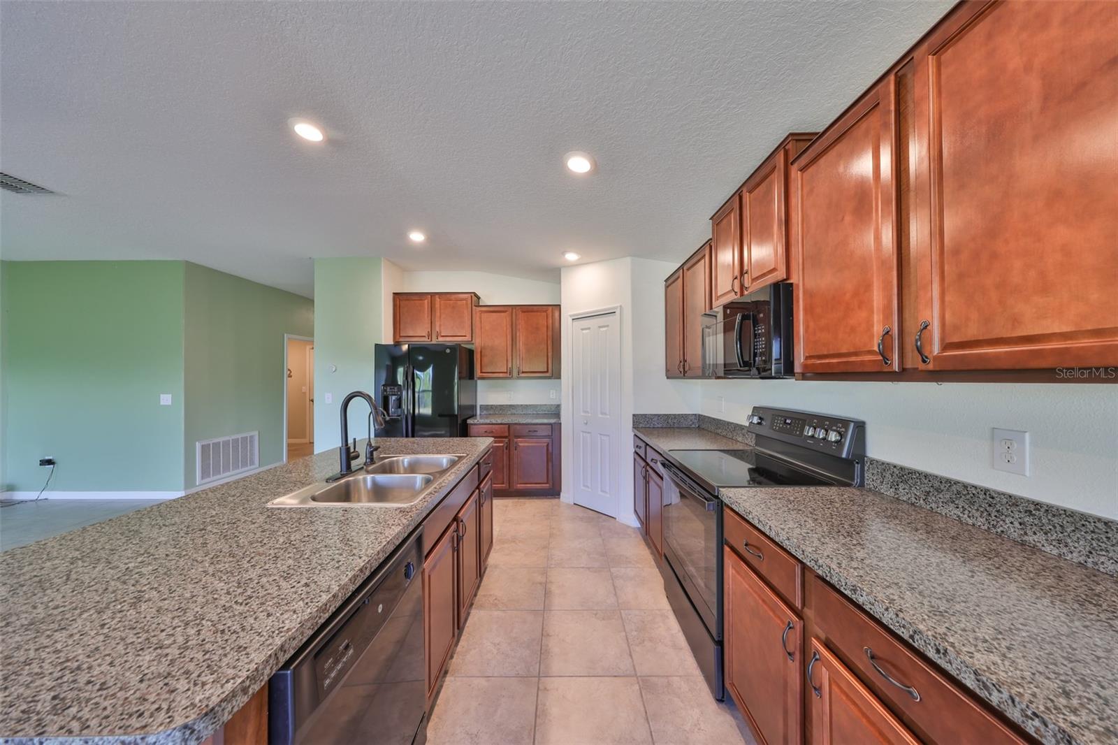 7119 SALT RIVER AVE, SUN CITY CENTER, FL, 33573