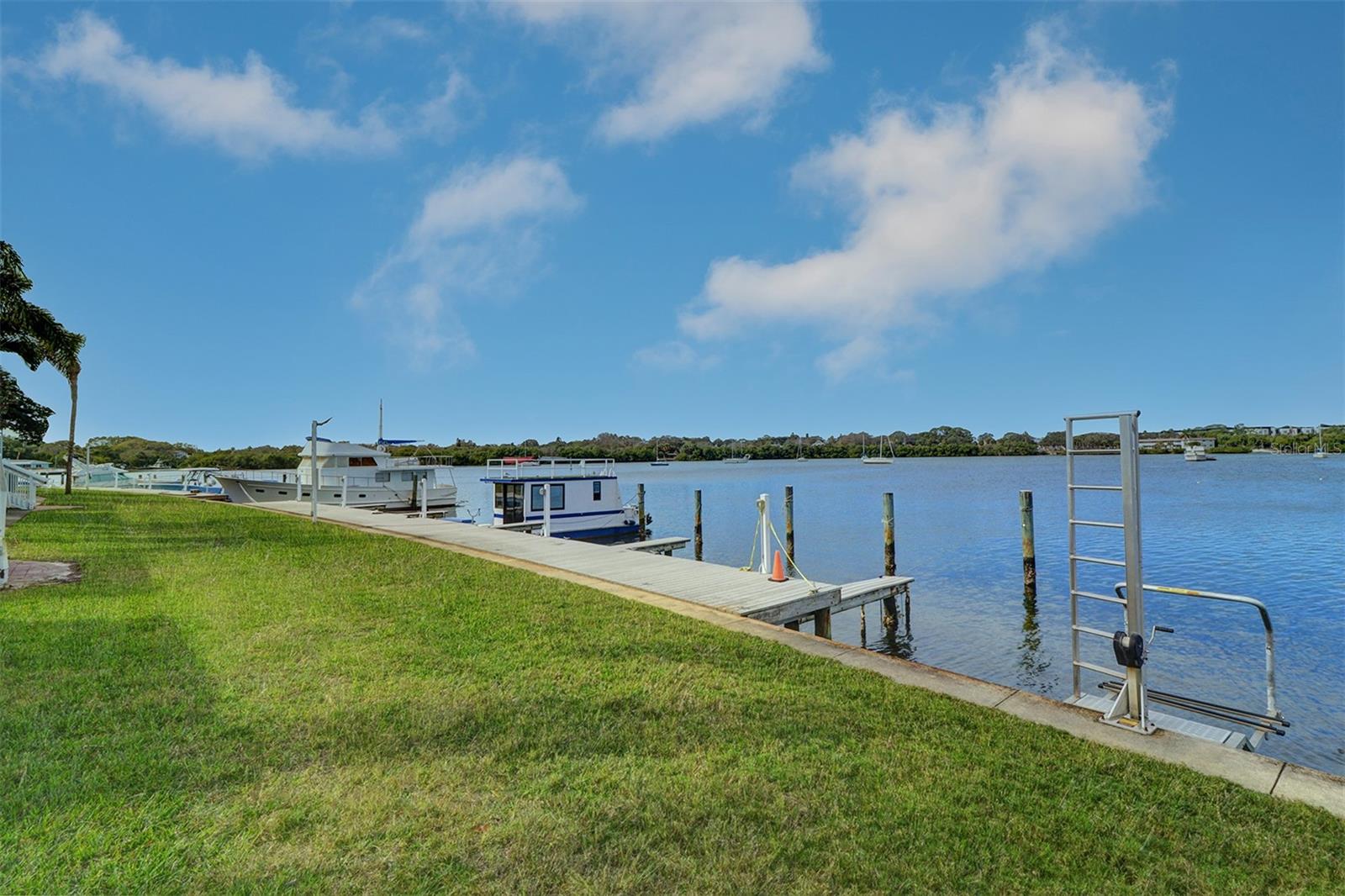 151 SEA HORSE DR SE #H, ST PETERSBURG, FL, 33705