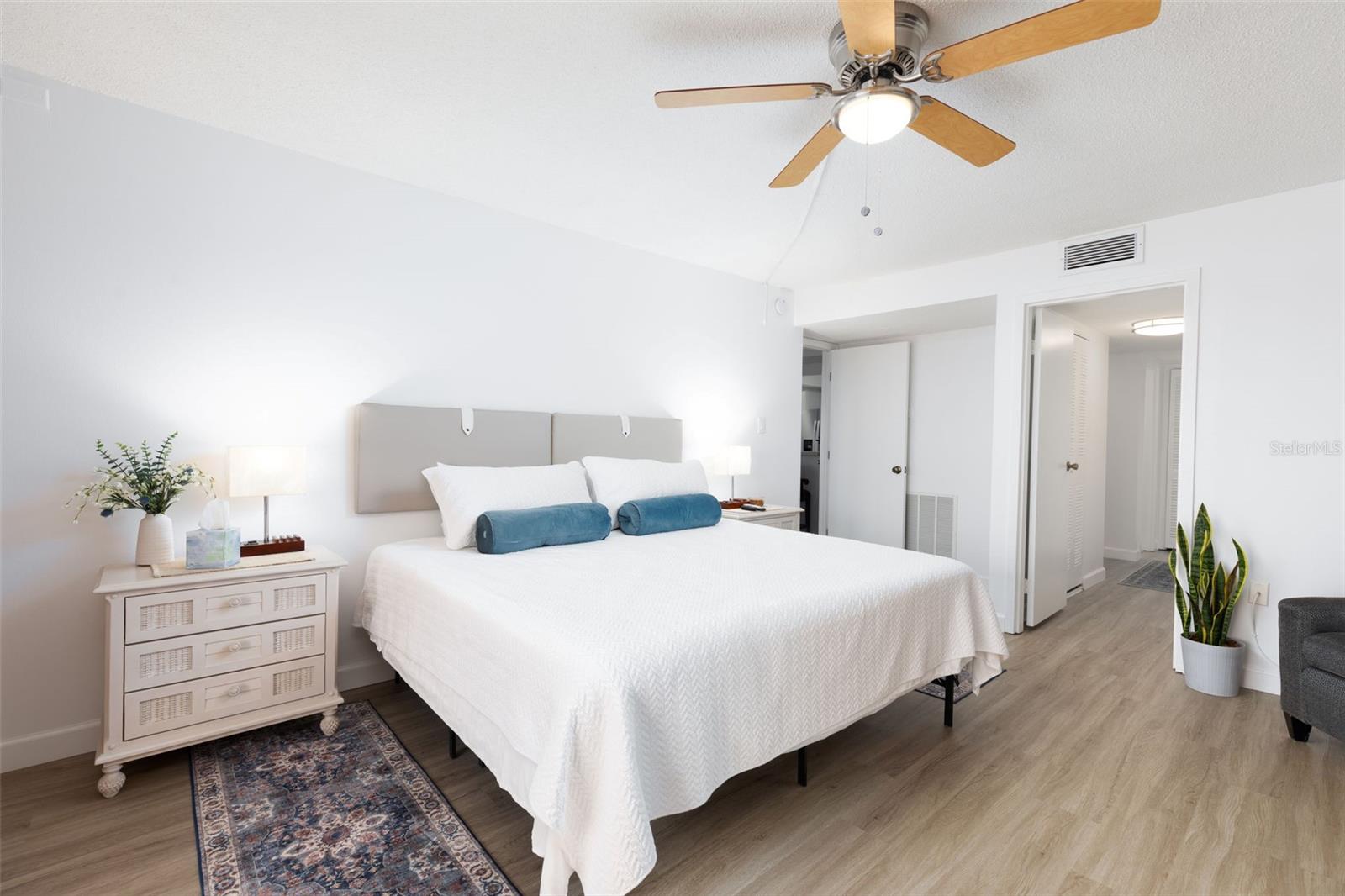 11000 GULF BLVD #1002, TREASURE ISLAND, FL, 33706