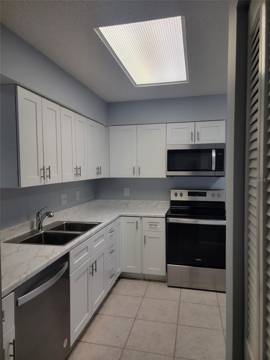 2200 BAHIA VISTA ST #B3, SARASOTA, FL, 34239
