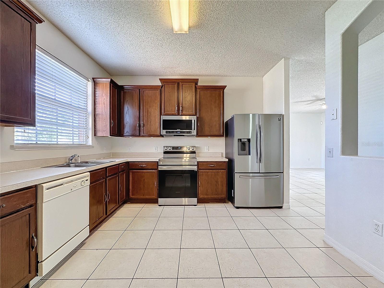 1195 CAMBOURNE DRIVE, KISSIMMEE, FL, 34758