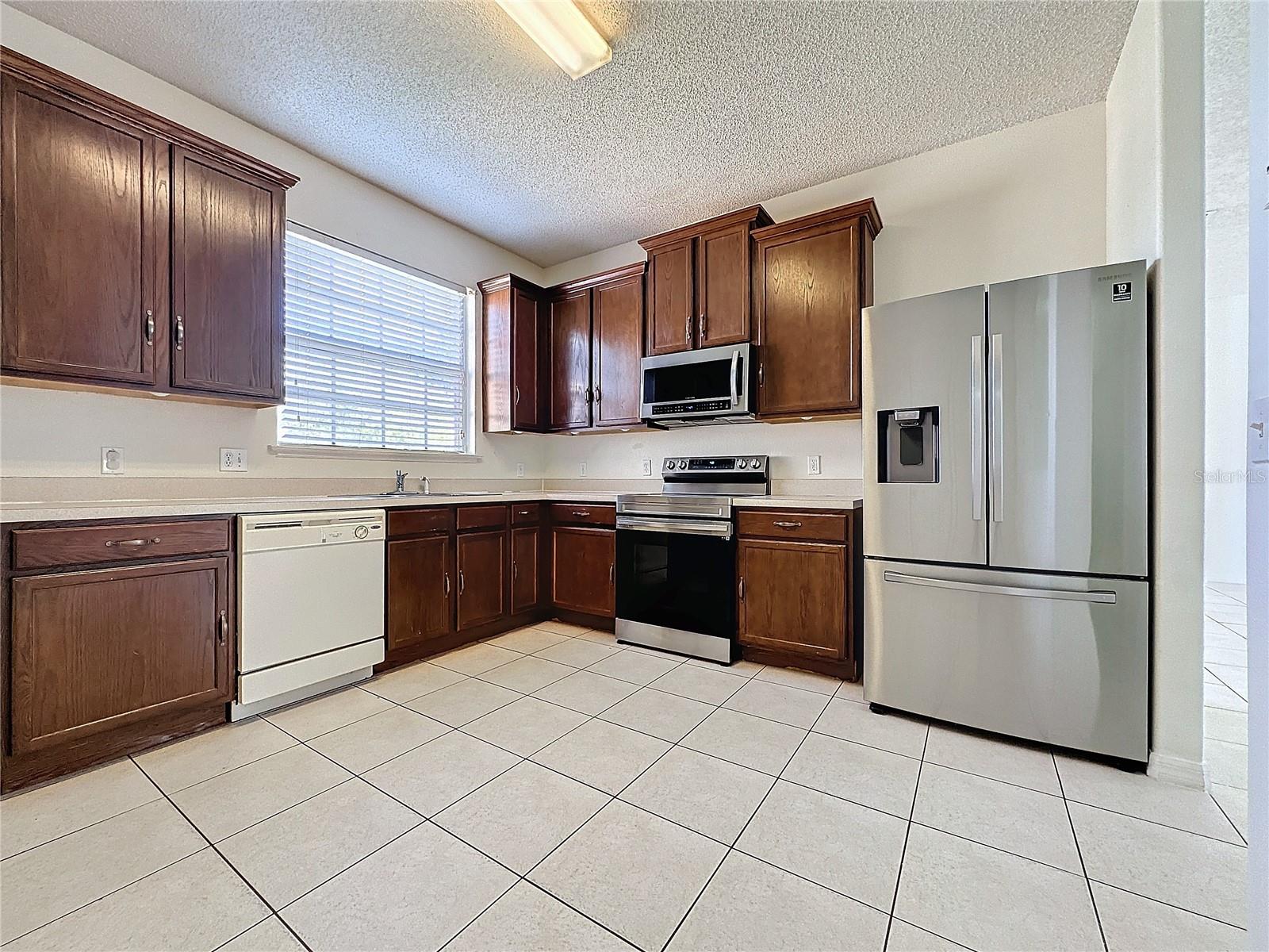 1195 CAMBOURNE DRIVE, KISSIMMEE, FL, 34758