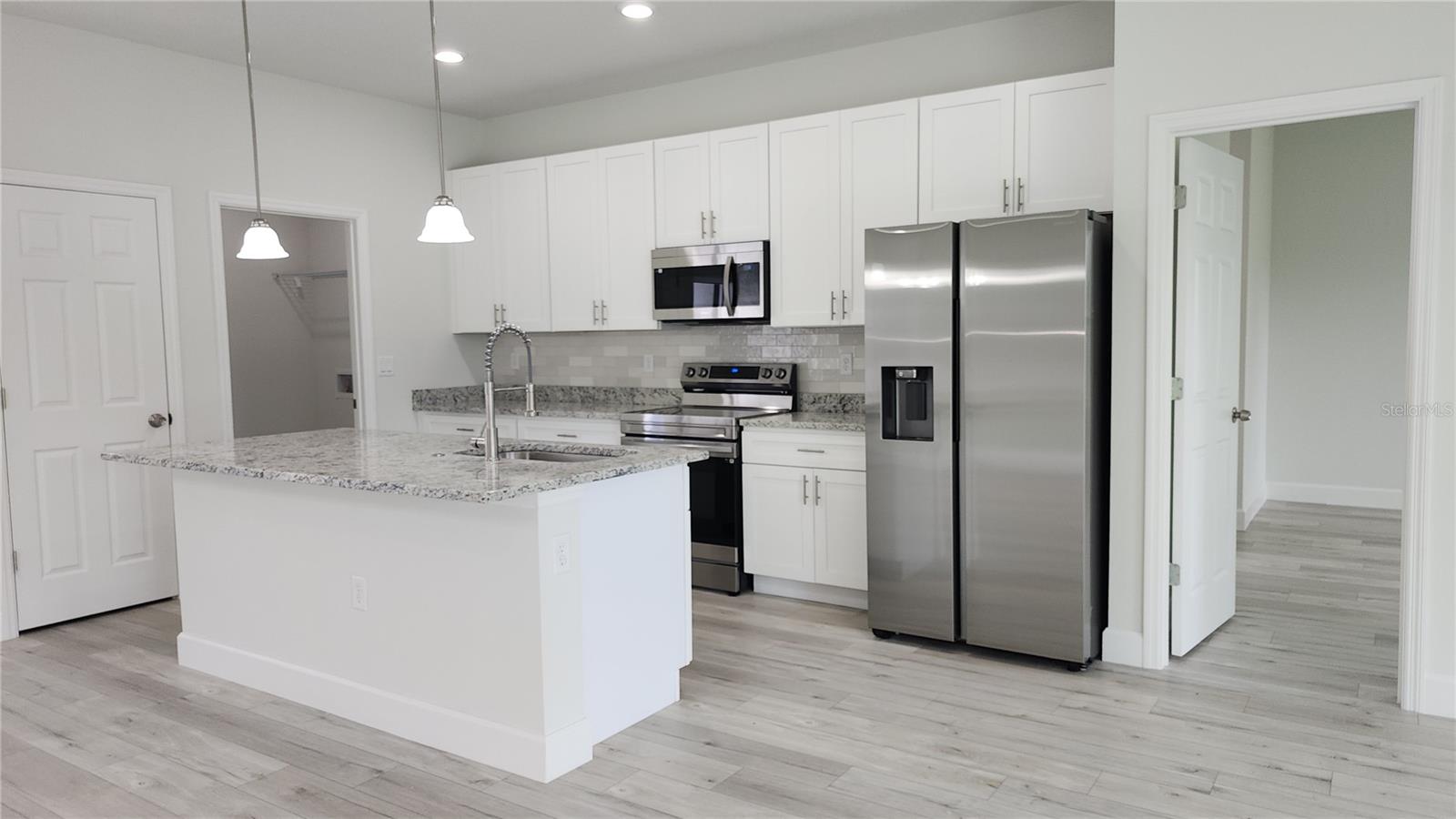 301 CARDINAL AVE, SEBRING, FL, 33870