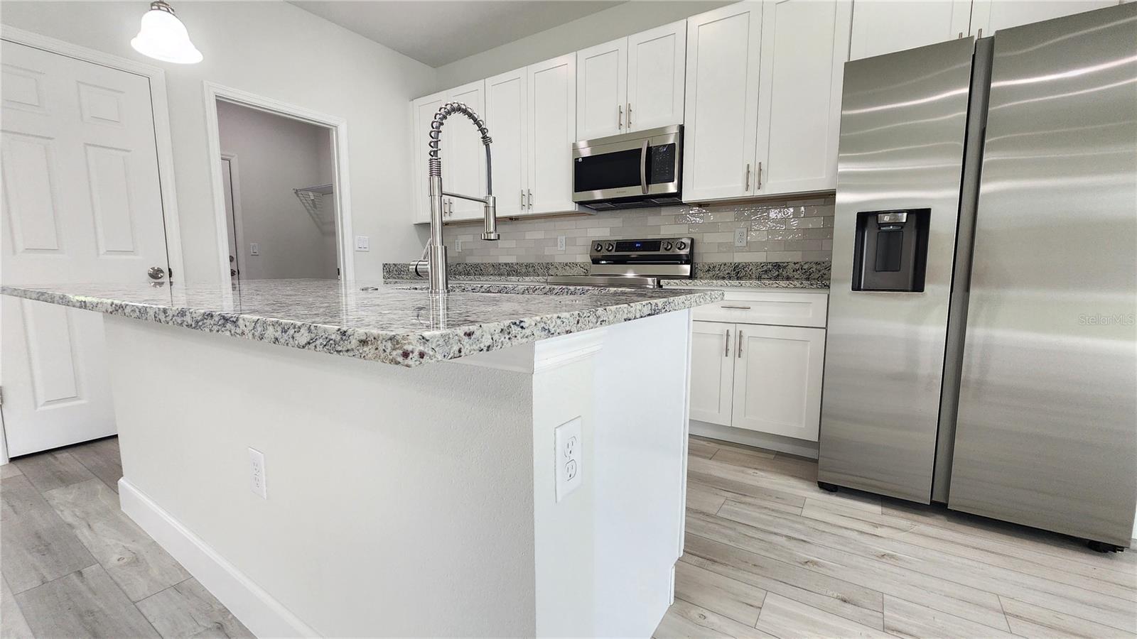 301 CARDINAL AVE, SEBRING, FL, 33870