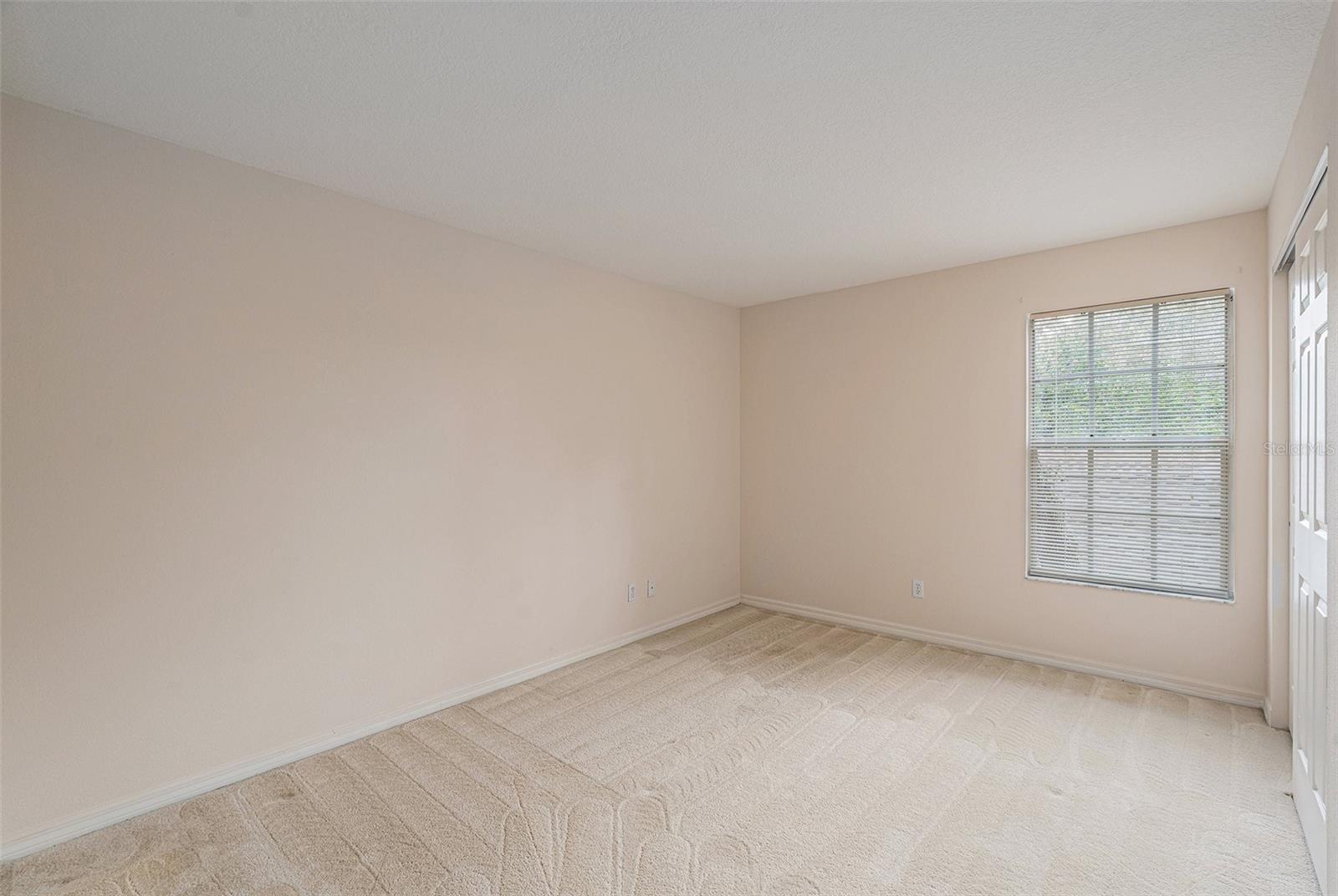 2202 GREEN OAKS LN, TAMPA, FL, 33612