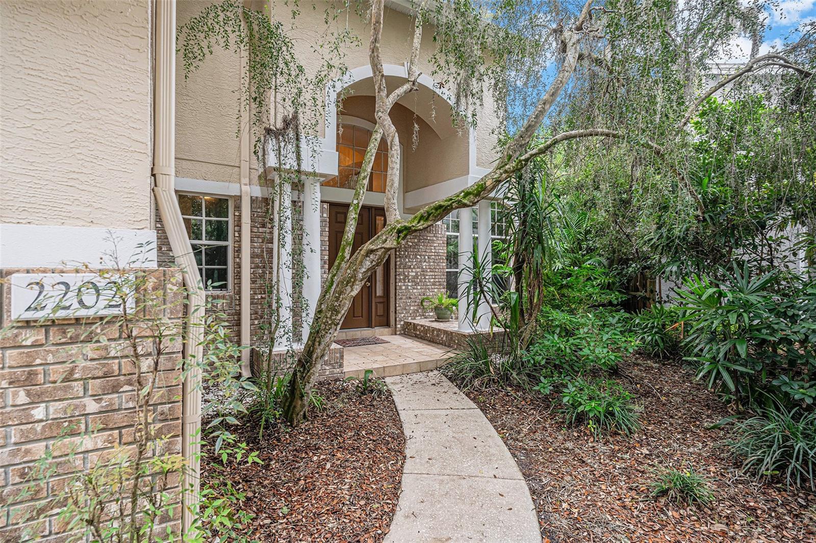 2202 GREEN OAKS LN, TAMPA, FL, 33612