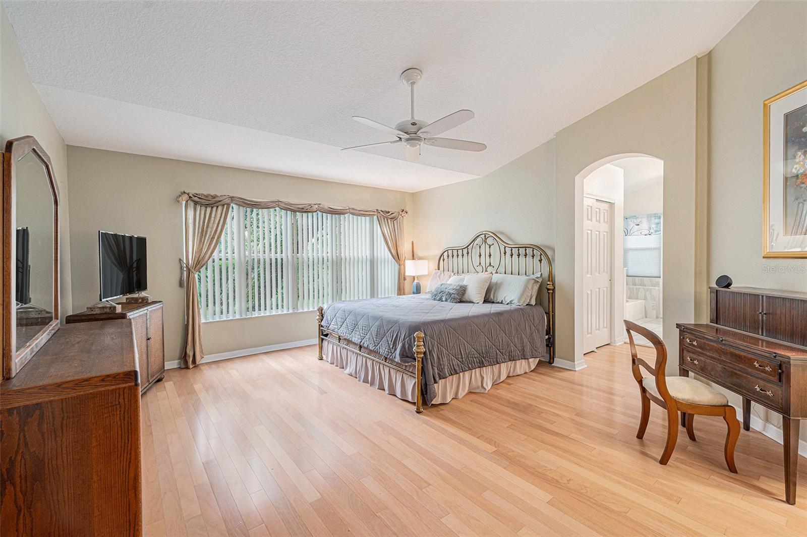 2202 GREEN OAKS LN, TAMPA, FL, 33612