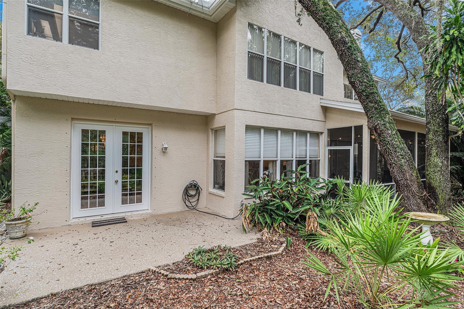 2202 GREEN OAKS LN, TAMPA, FL, 33612