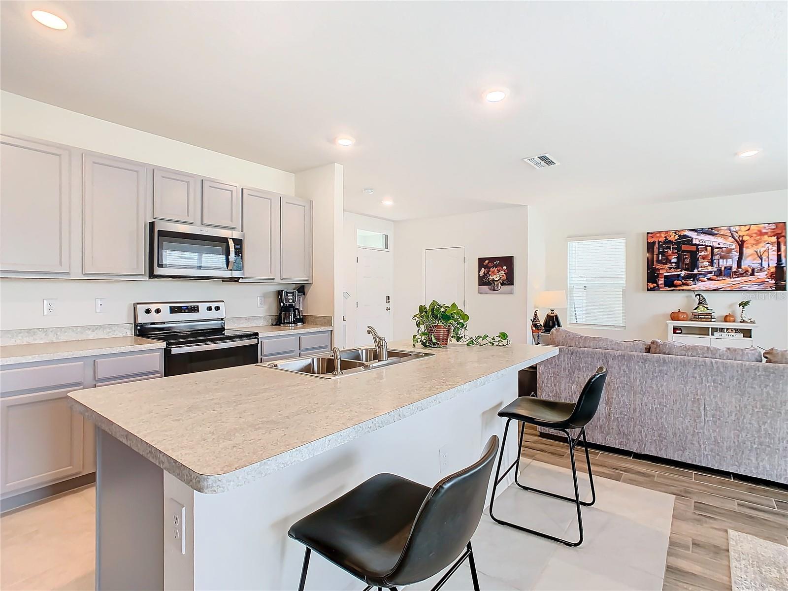 738 CHINOY RD, DAVENPORT, FL, 33837