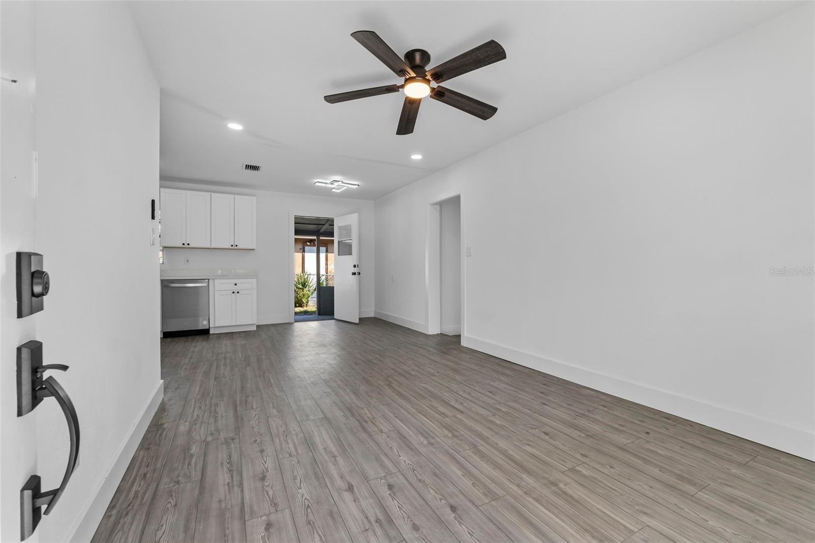 541 E LIME ST, TARPON SPRINGS, FL, 34689