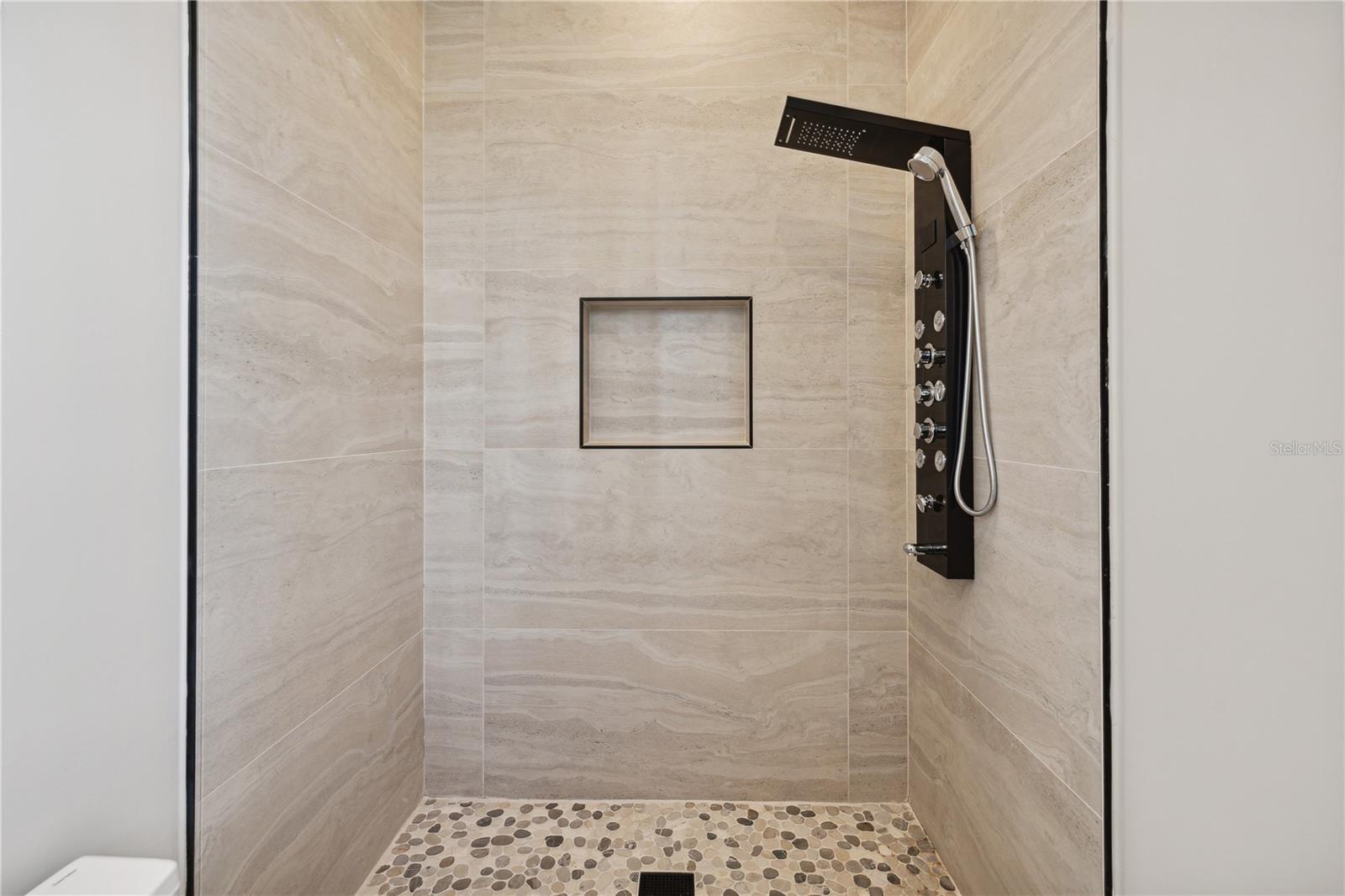 L4948173 Property Photo