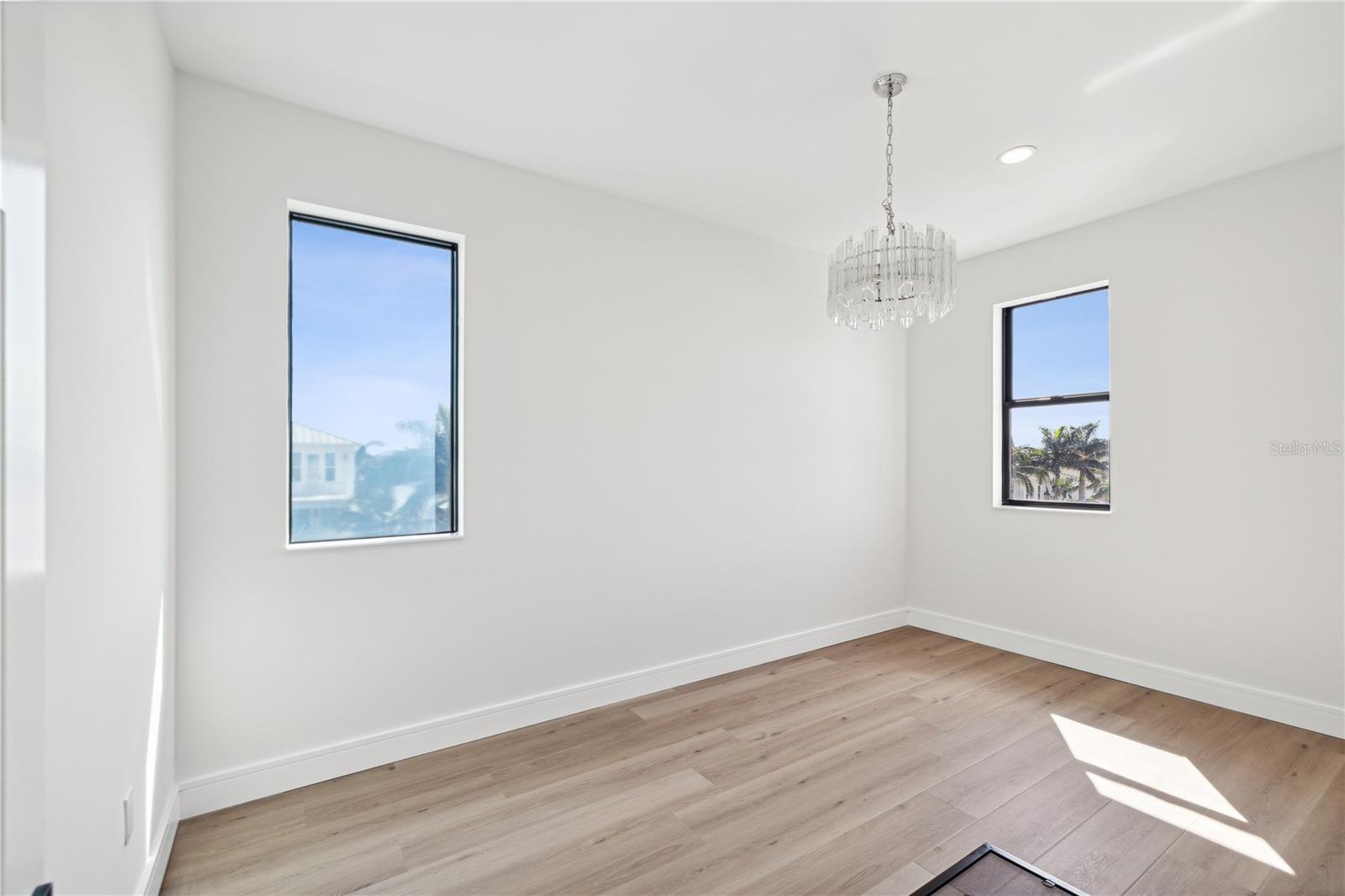 L4948173 Property Photo