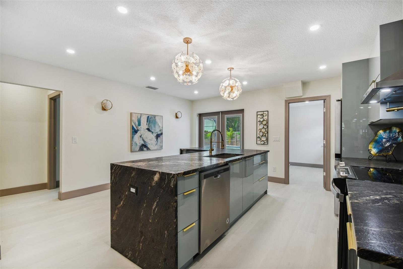 509 E DAVIS BLVD, TAMPA, FL, 33606