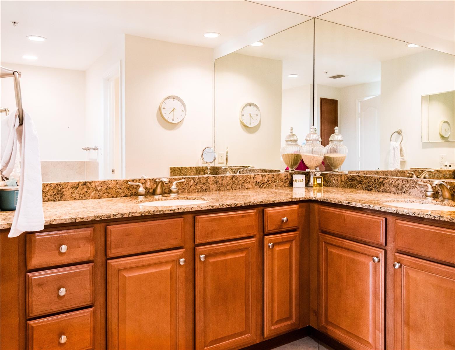 808 3RD AVE W #701, BRADENTON, FL, 34205