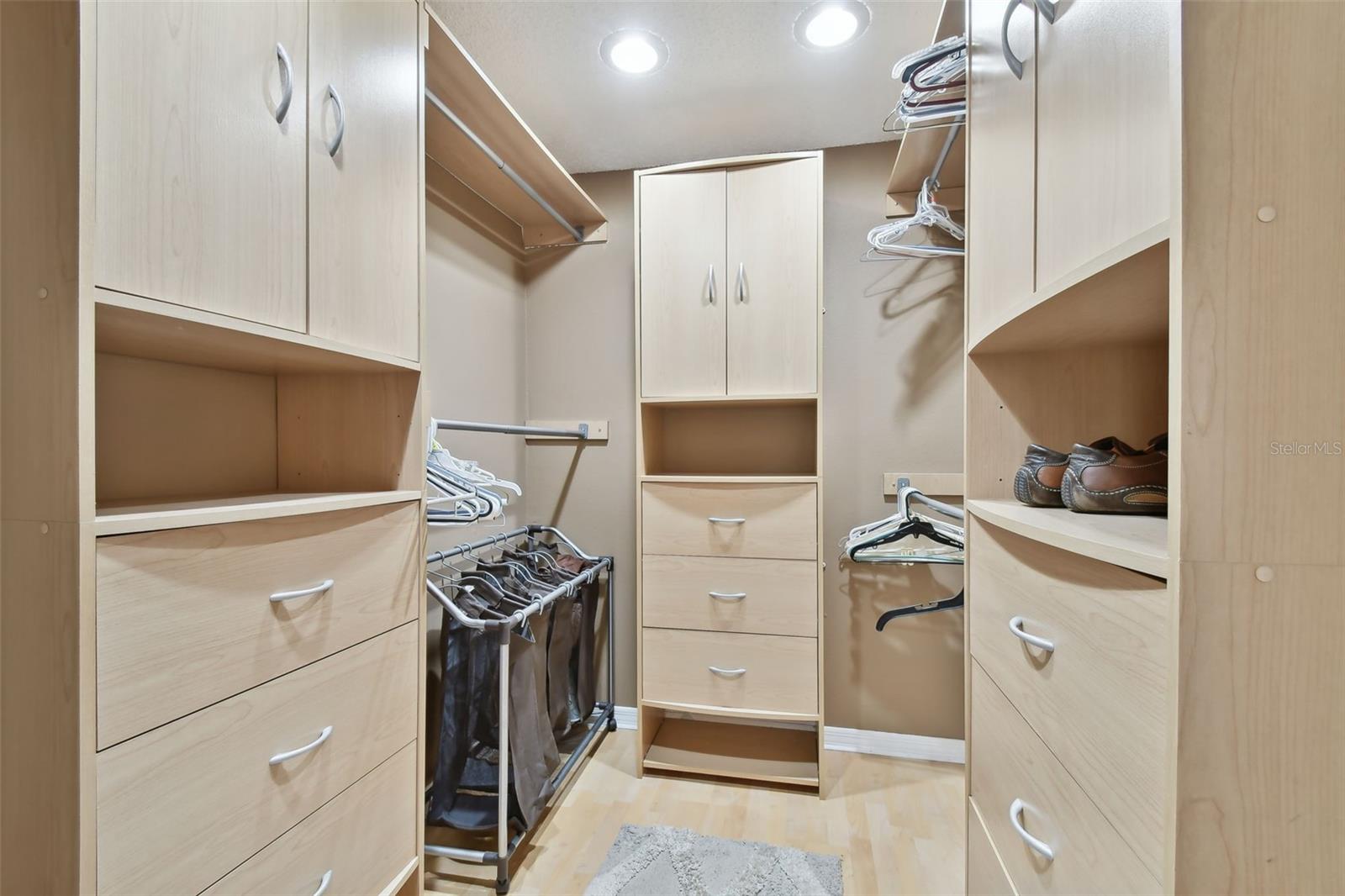 1213 ABBEY CRESCENT LN, CLEARWATER, FL, 33759