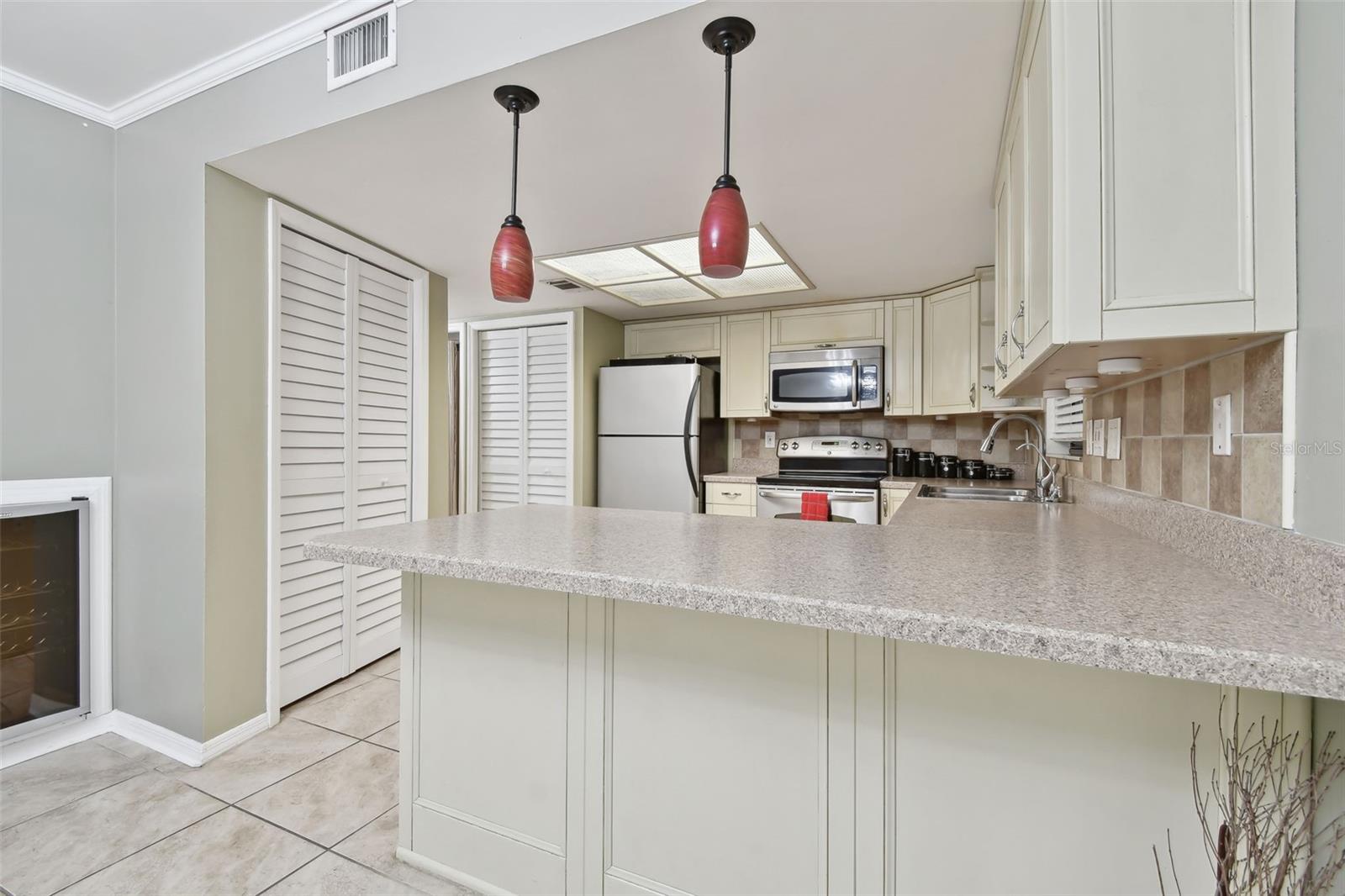 1213 ABBEY CRESCENT LN, CLEARWATER, FL, 33759
