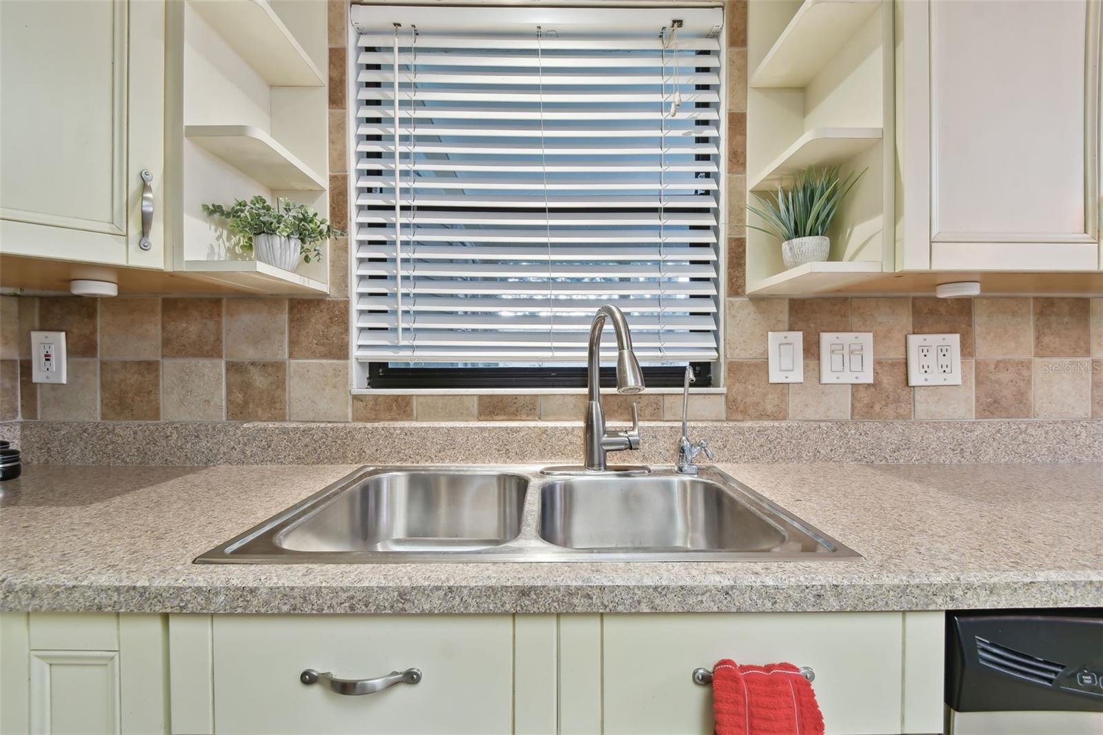 1213 ABBEY CRESCENT LN, CLEARWATER, FL, 33759
