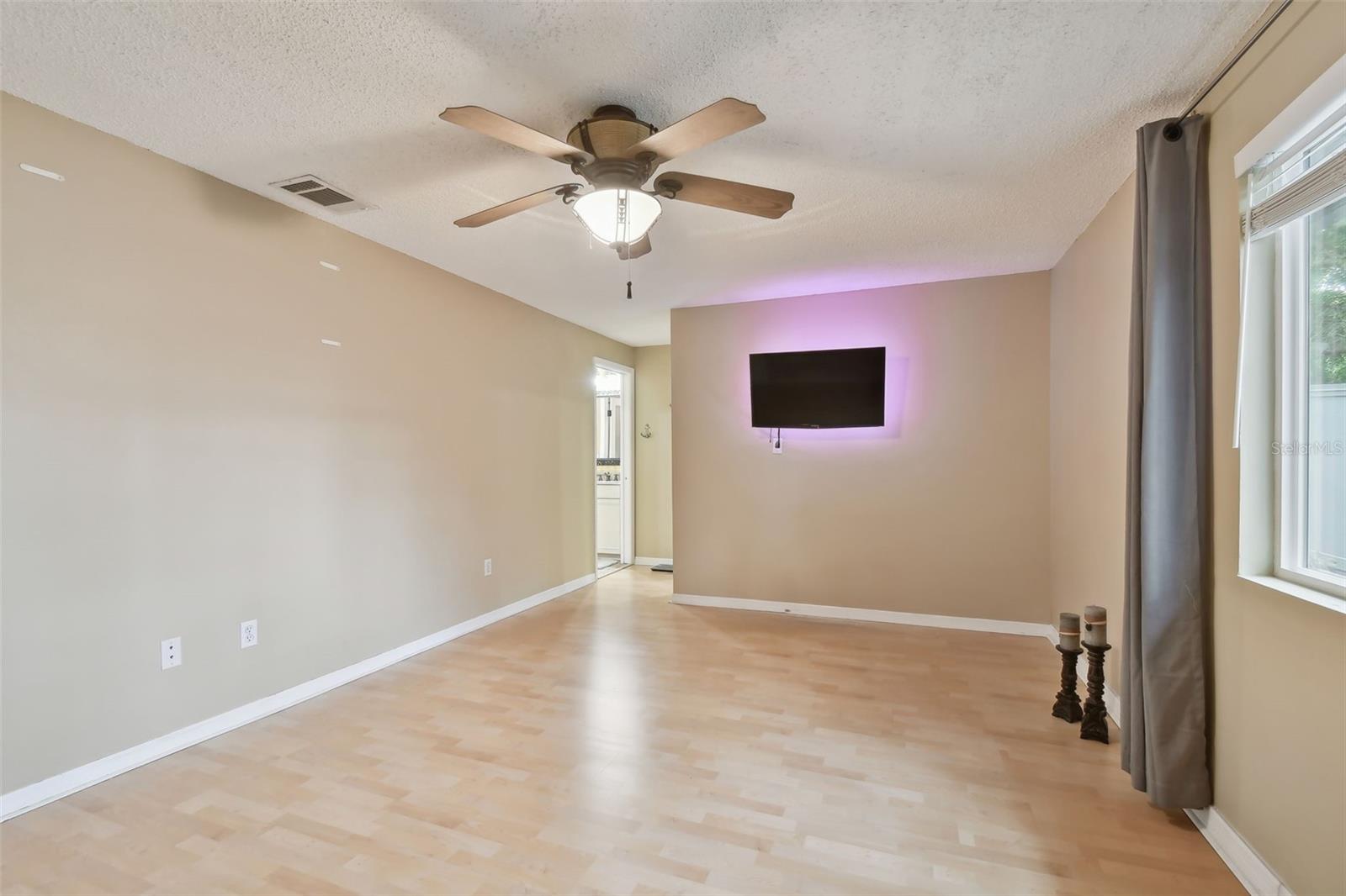 1213 ABBEY CRESCENT LN, CLEARWATER, FL, 33759