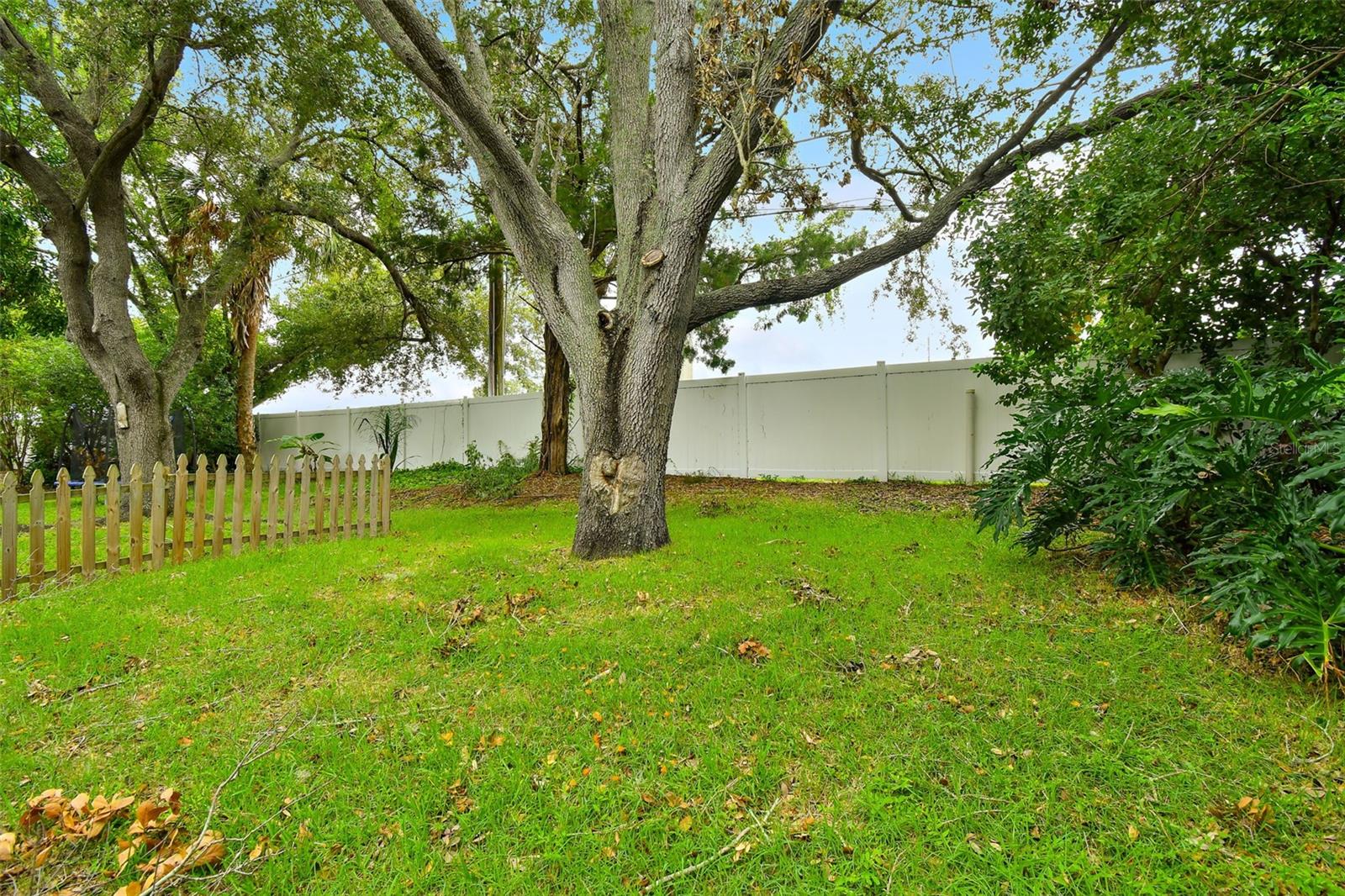 1213 ABBEY CRESCENT LN, CLEARWATER, FL, 33759