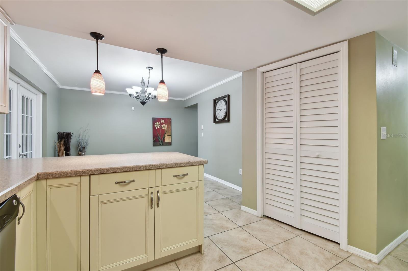 1213 ABBEY CRESCENT LN, CLEARWATER, FL, 33759