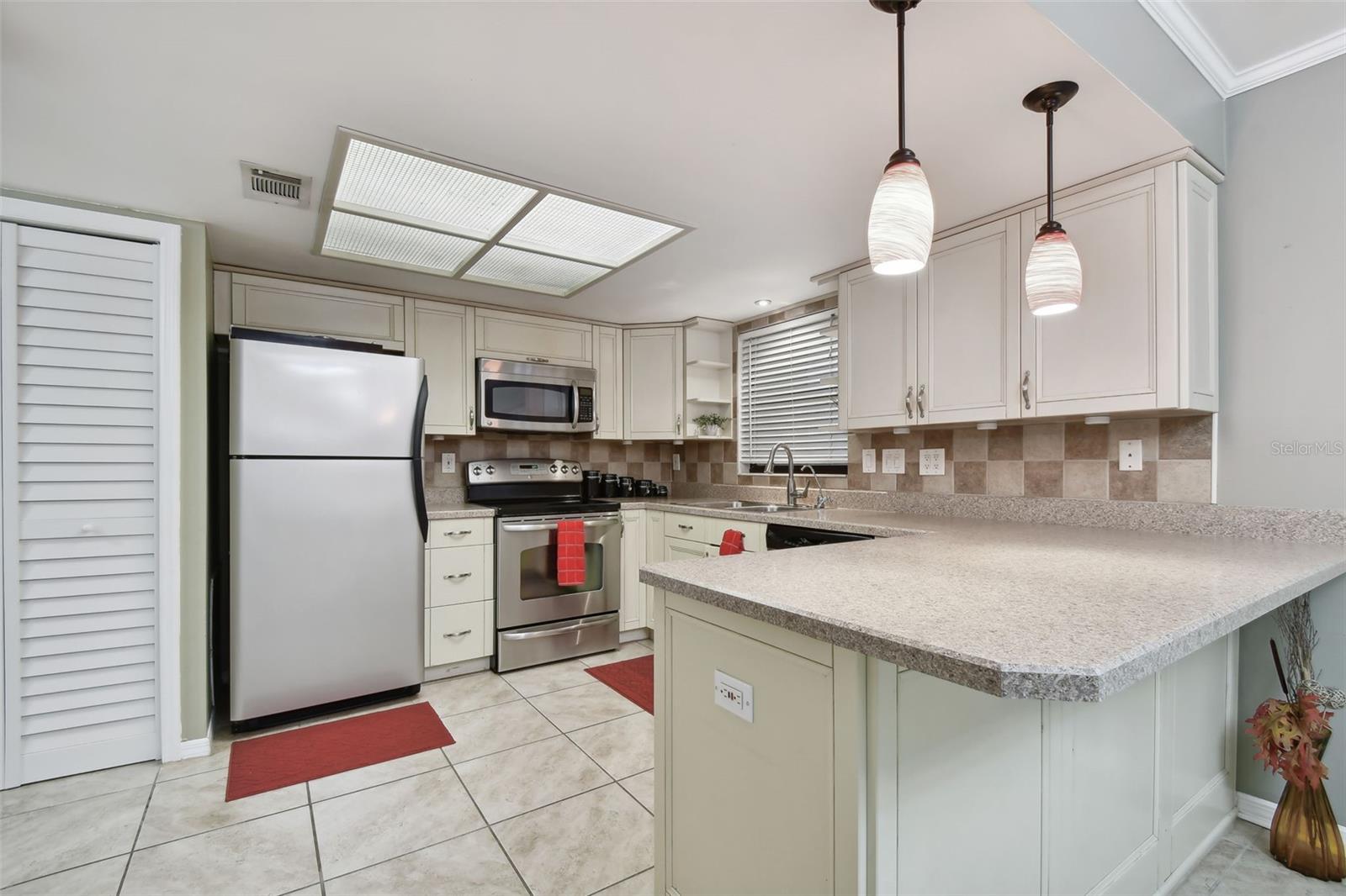 1213 ABBEY CRESCENT LN, CLEARWATER, FL, 33759