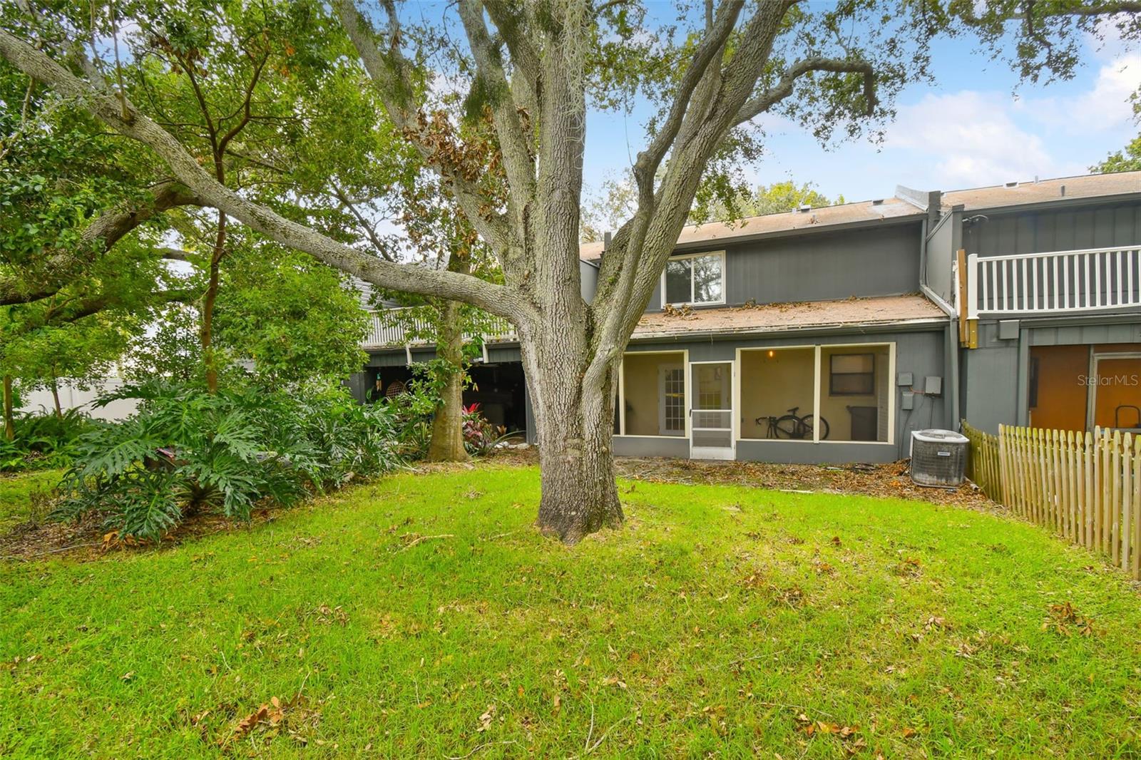 1213 ABBEY CRESCENT LN, CLEARWATER, FL, 33759