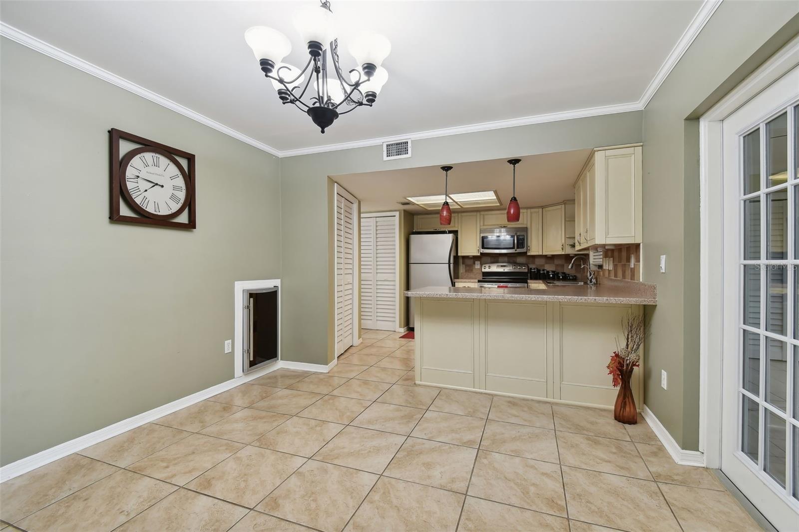1213 ABBEY CRESCENT LN, CLEARWATER, FL, 33759