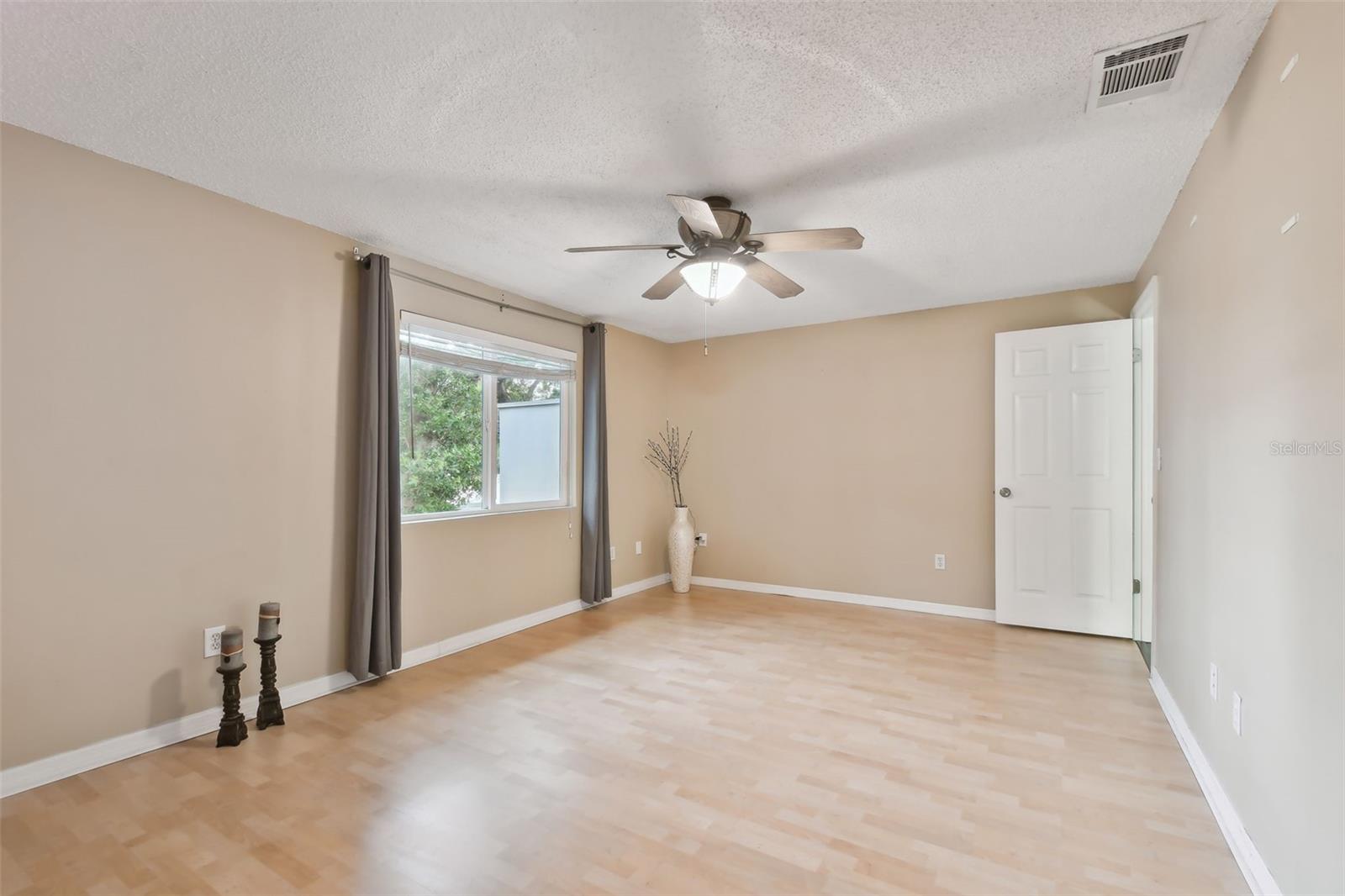 1213 ABBEY CRESCENT LN, CLEARWATER, FL, 33759
