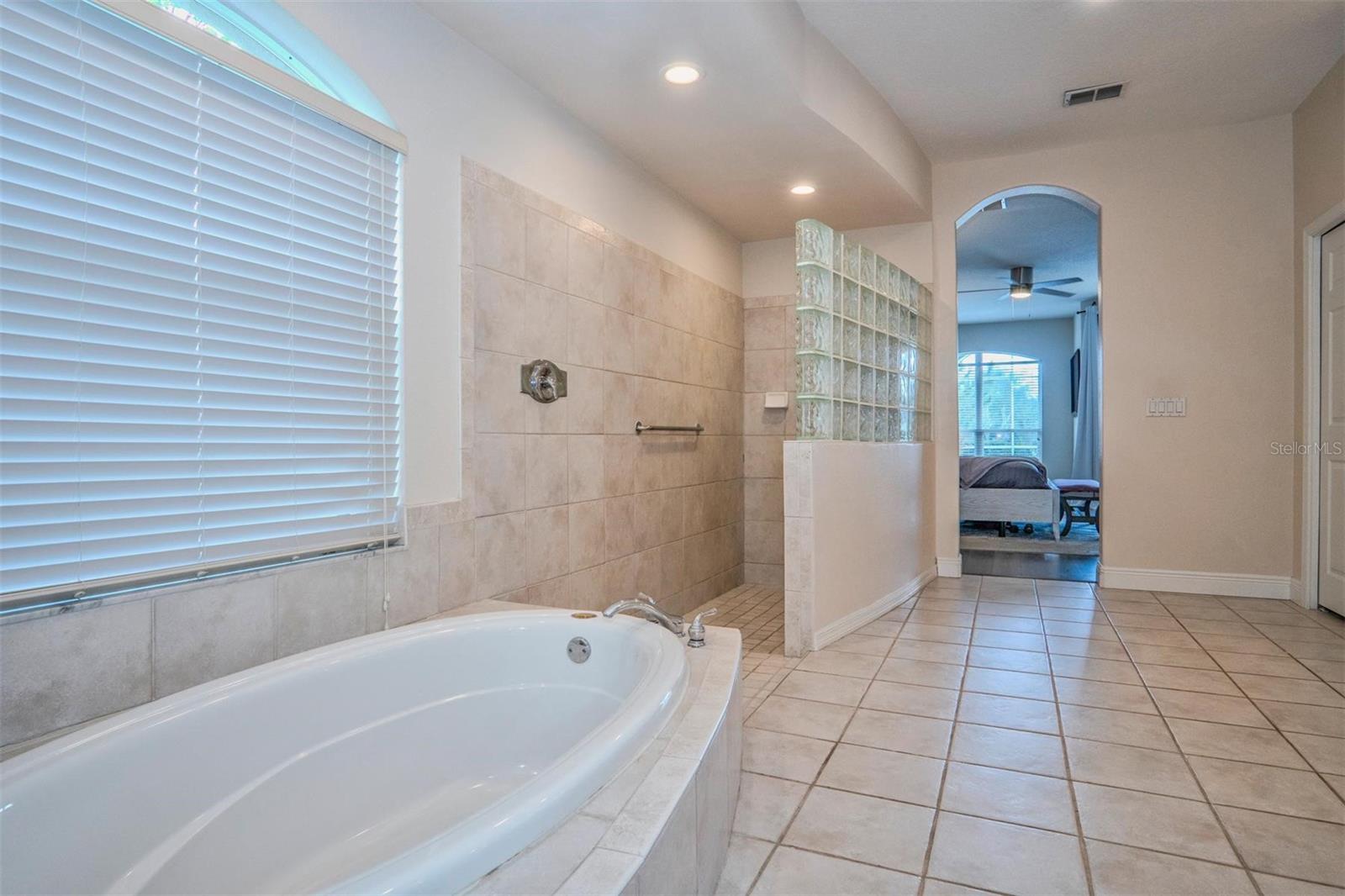 9226 HIGHLAND RIDGE WAY, TAMPA, FL, 33647