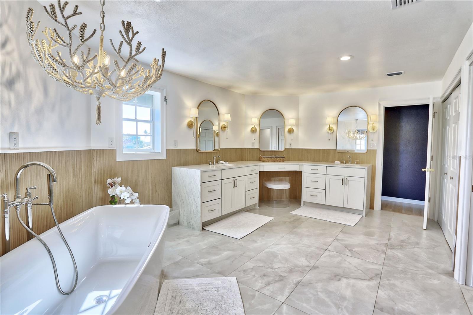 20060 GULF BLVD, INDIAN SHORES, FL, 33785