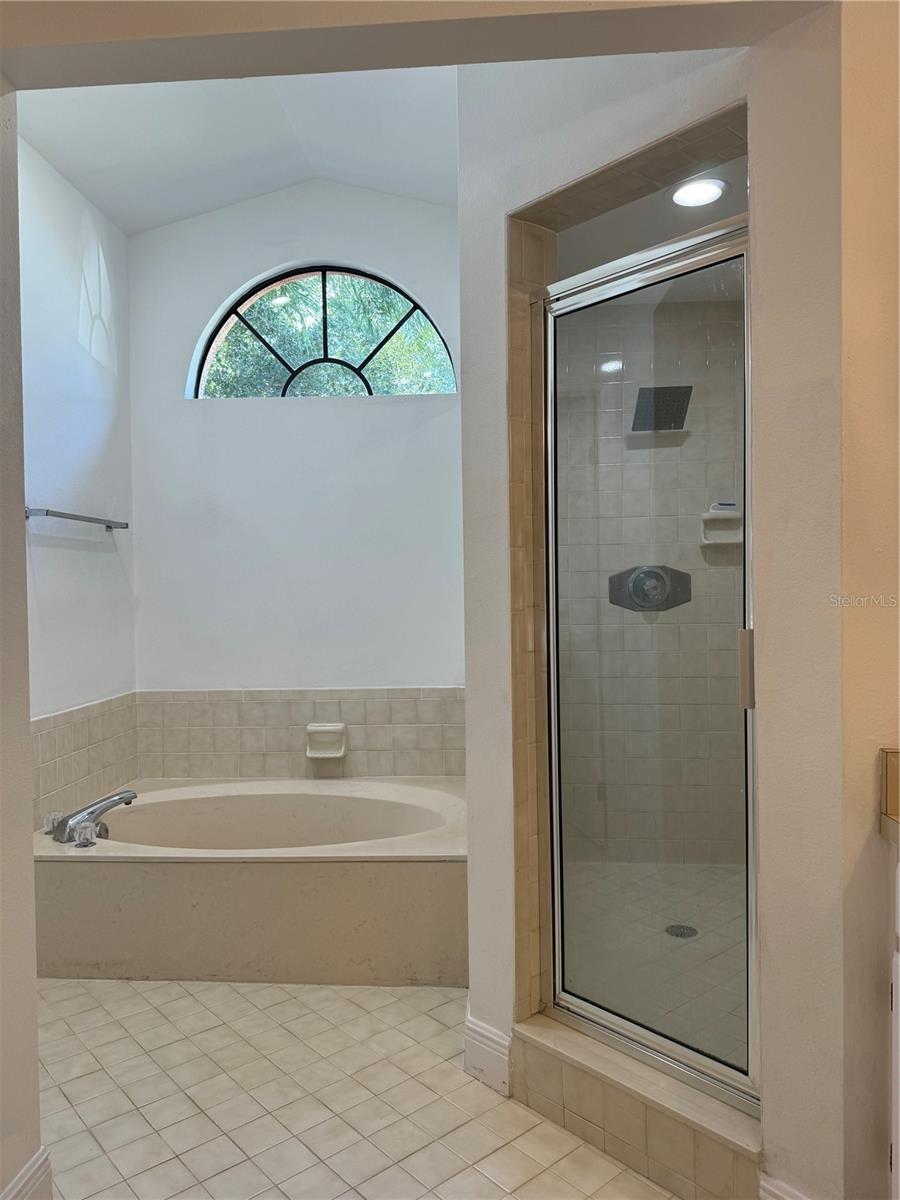 2706 FALLING LEAVES DR, VALRICO, FL, 33596