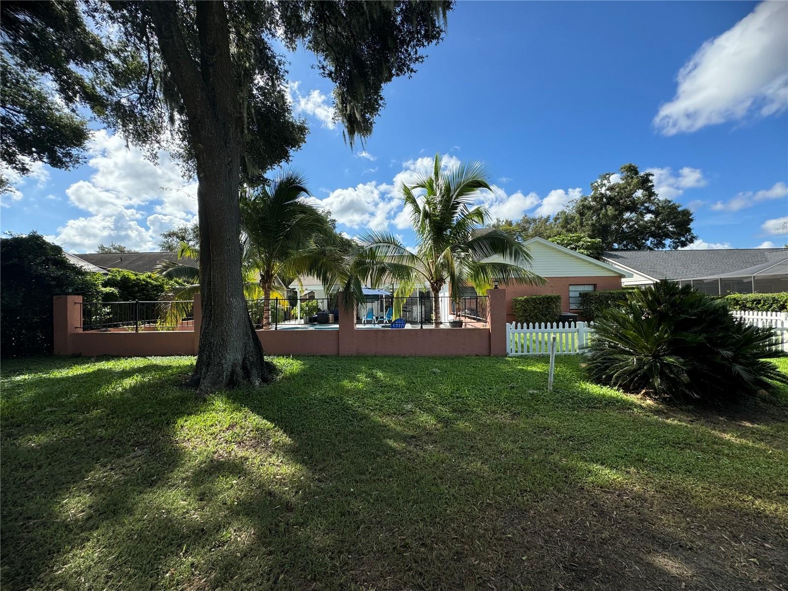 2706 FALLING LEAVES DR, VALRICO, FL, 33596