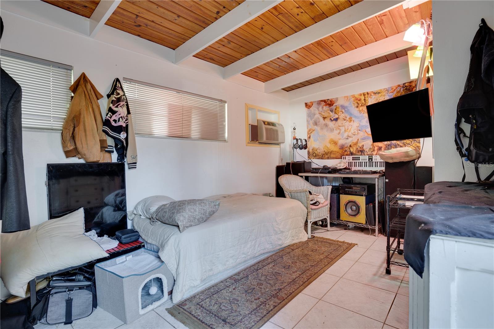 2406 S CLARK AVE, TAMPA, FL, 33629