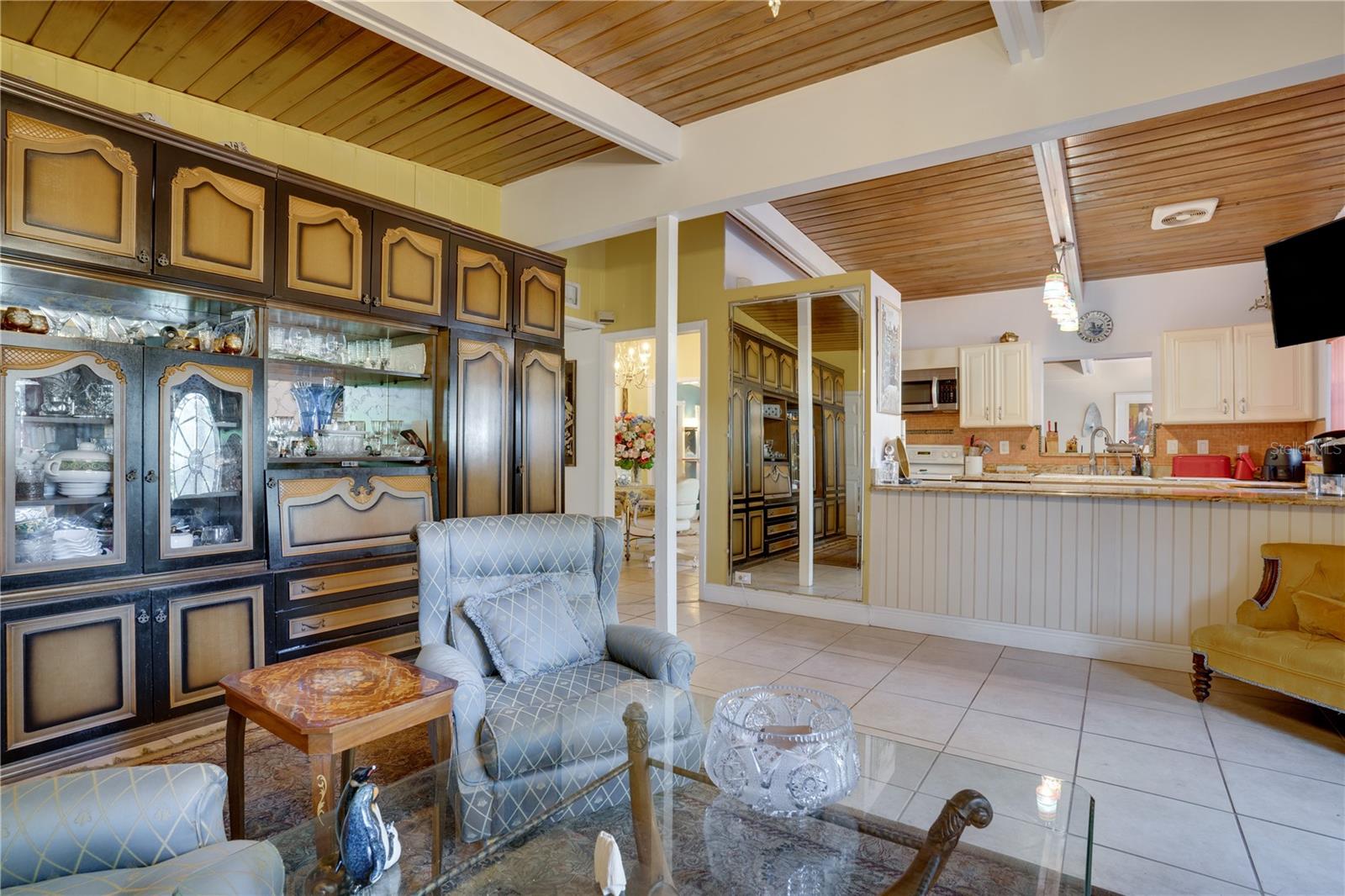 2406 S CLARK AVE, TAMPA, FL, 33629