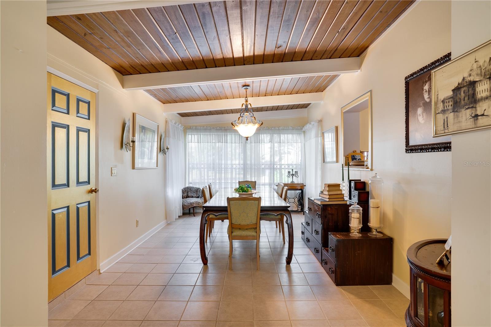 2406 S CLARK AVE, TAMPA, FL, 33629