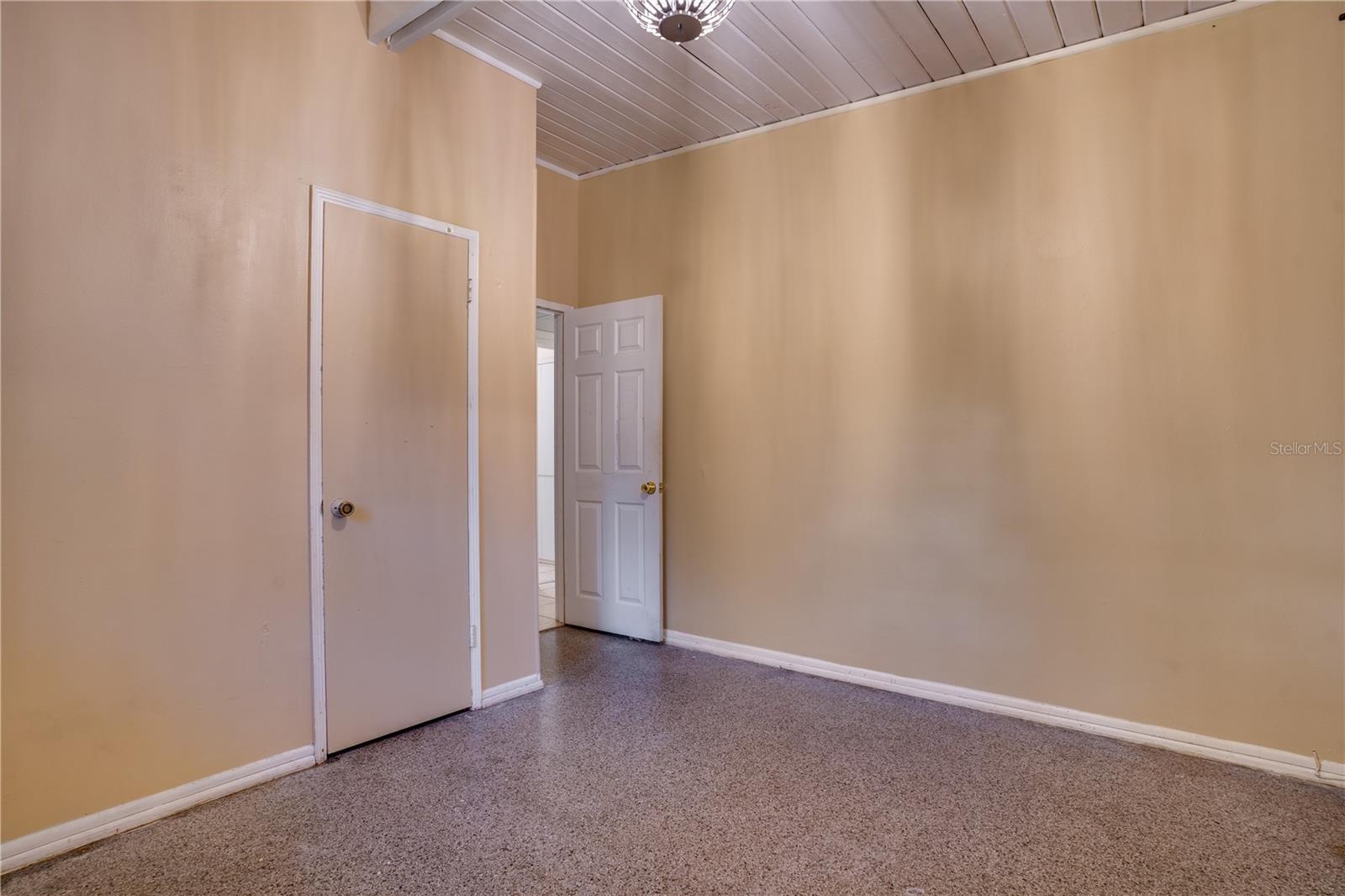 2406 S CLARK AVE, TAMPA, FL, 33629