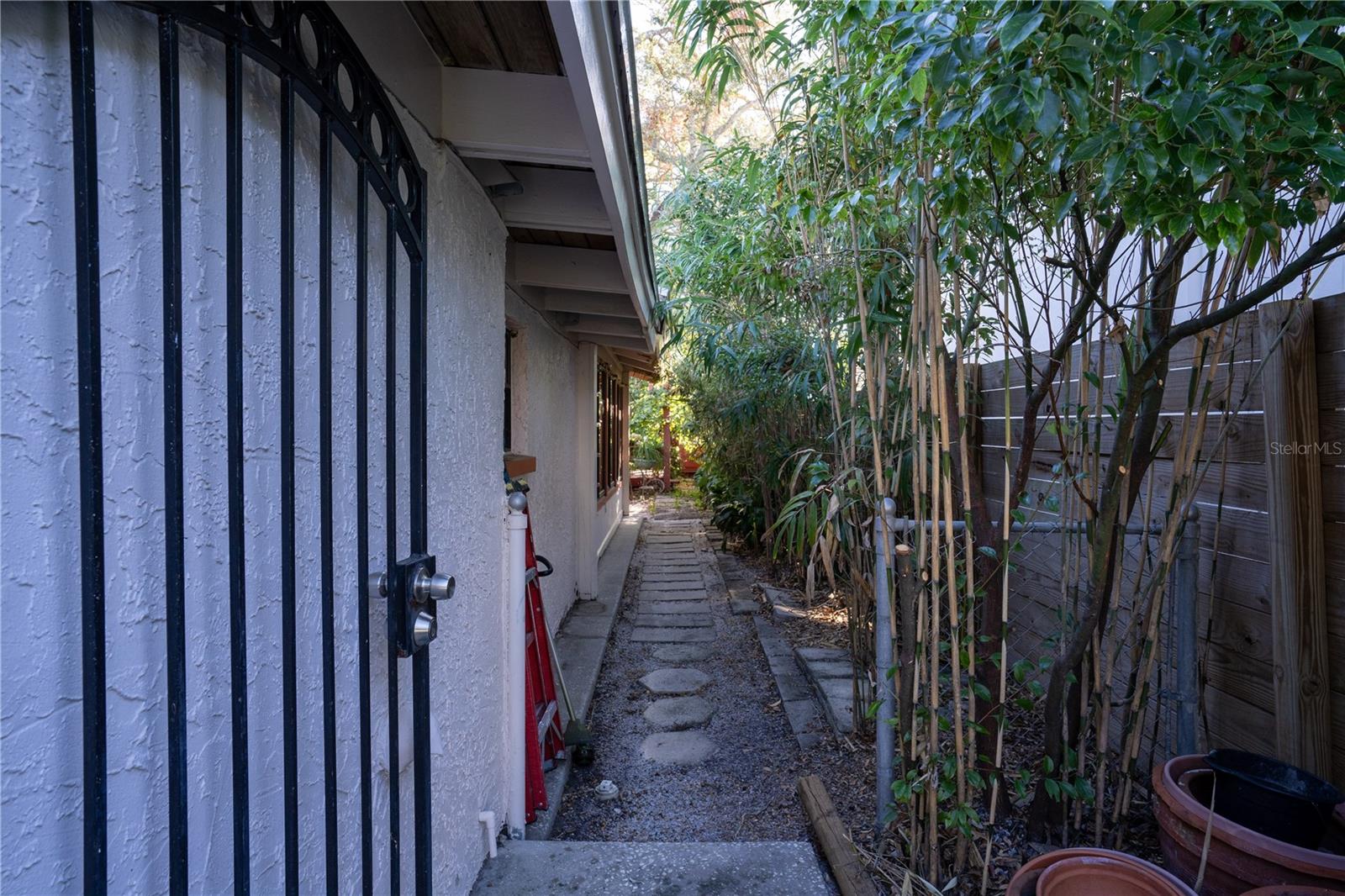 2406 S CLARK AVE, TAMPA, FL, 33629