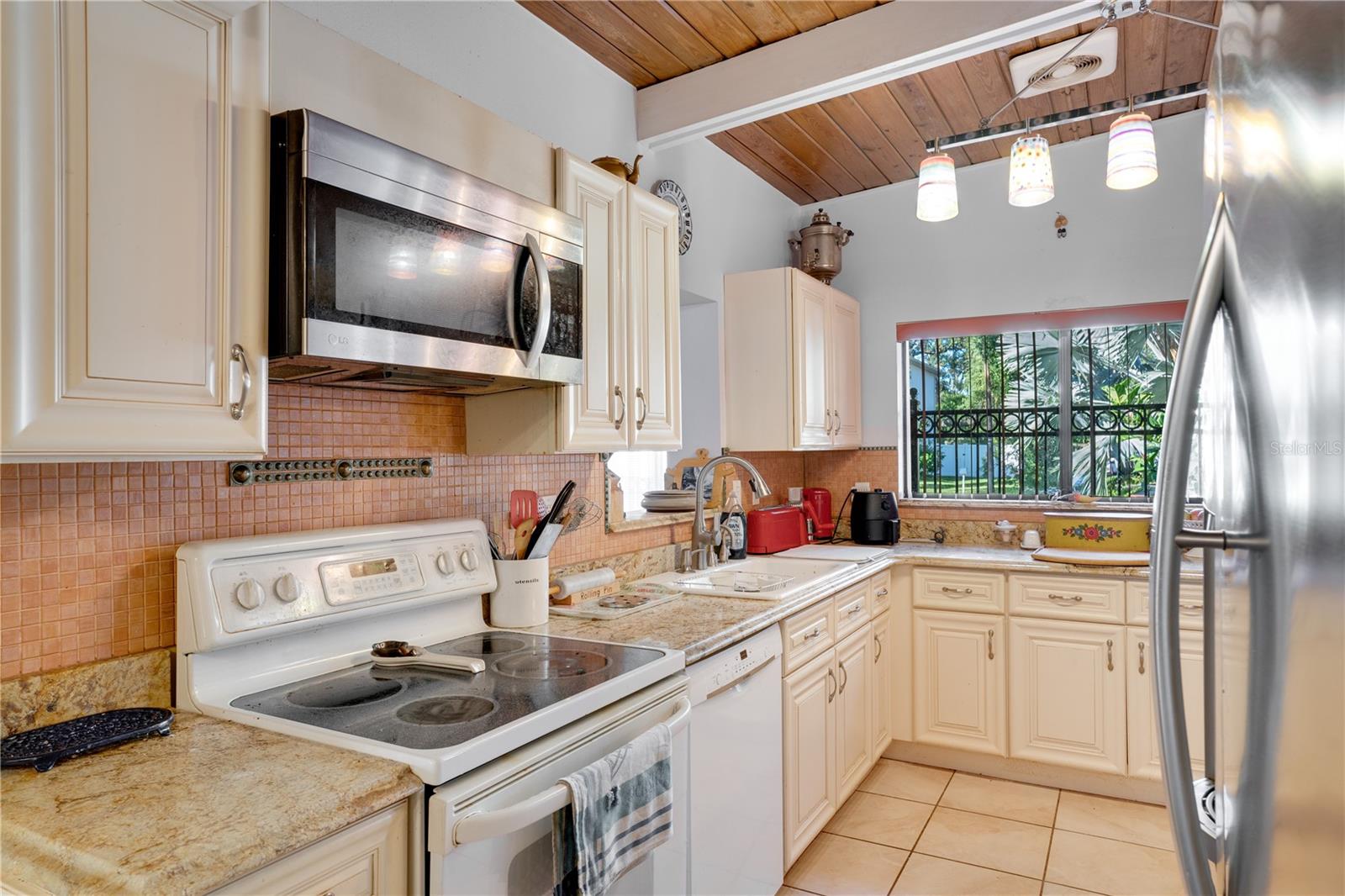 2406 S CLARK AVE, TAMPA, FL, 33629